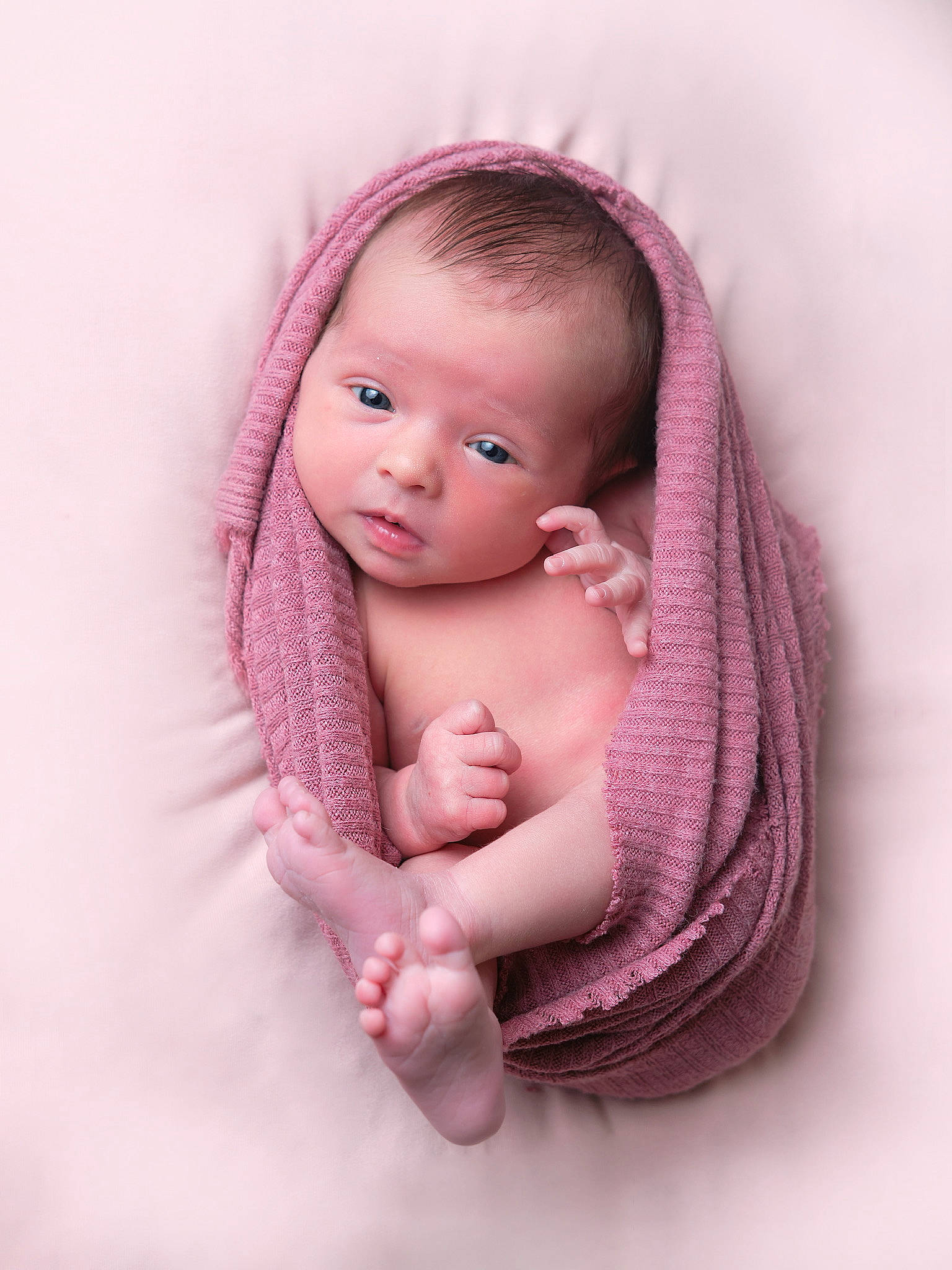 Kataleya participe au concours pour gagner de l'argent avec cette photo : baby, baby_toddler_clothing, cheek, child, comfort, eyebrow, eyelash, fashion_accessory, fur, hair_accessory, headgear, iris, linens, lip, magenta, nail, person, sleeve, thumb, toddler