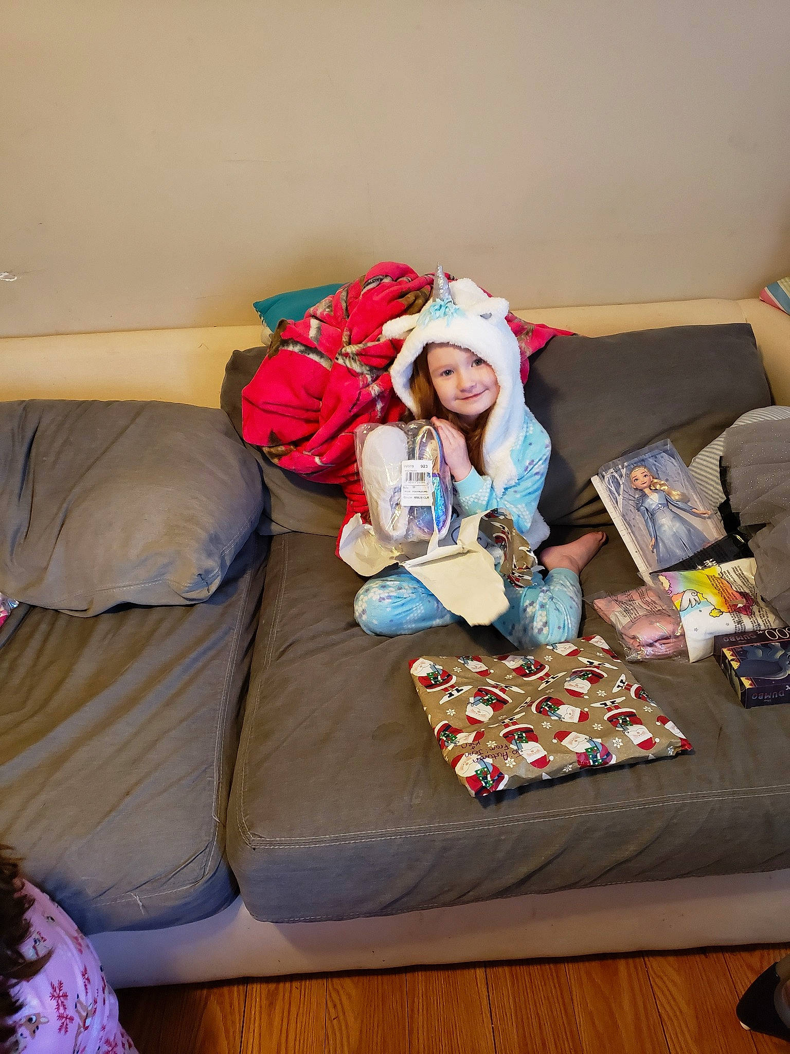 Autumn joined the competition — help win amazing prizes! bed_sheet, bedroom, comfort, couch, furniture, futon, joy, person, pillow, room, textile