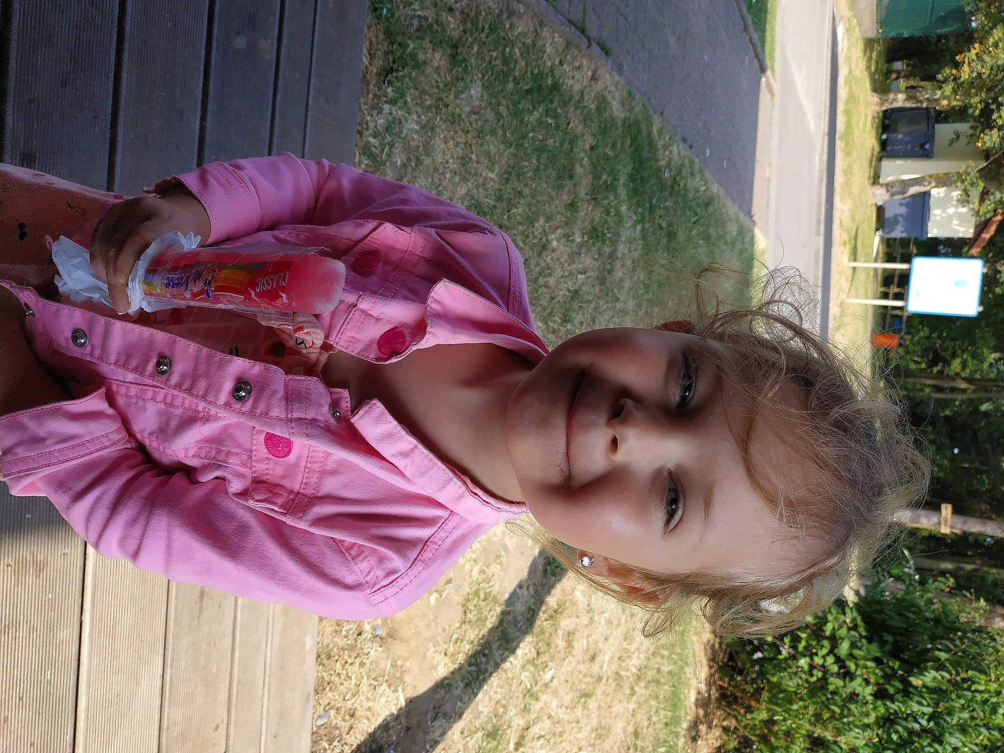 Léona participe au concours pour gagner de l'argent avec cette photo : child, fun, grass, happy, joy, landscape, leisure, magenta, people_in_nature, person, plant, smile, toddler, tree, vacation, wood