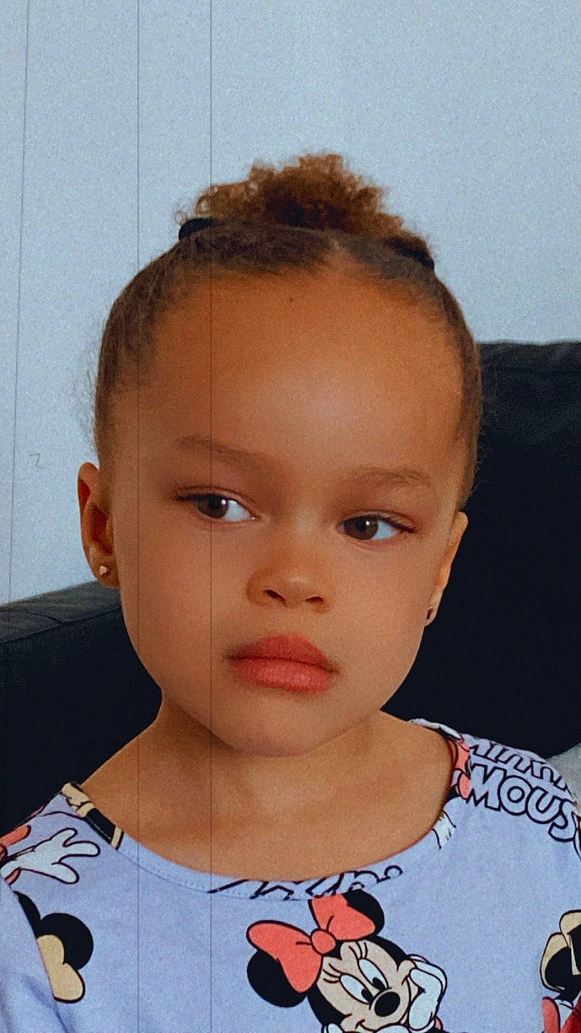 Liya a rejoint le concours — aidez-le/la à gagner de superbes lots ! baby_toddler_clothing, cheek, child, chin, cool, ear, eyelash, forehead, hairstyle, happy, iris, joint, lip, neck, nose, person, shoulder, skin, sleeve, t_shirt