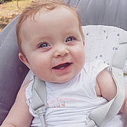 Lina participe au concours pour gagner de l'argent avec cette photo : baby, child, smile, blue_eyes, seat, straps, outdoor, happy, infant, cute, person, clothing, white_shirt, face, cheeks, hair, skin, expression, closeup, sitting