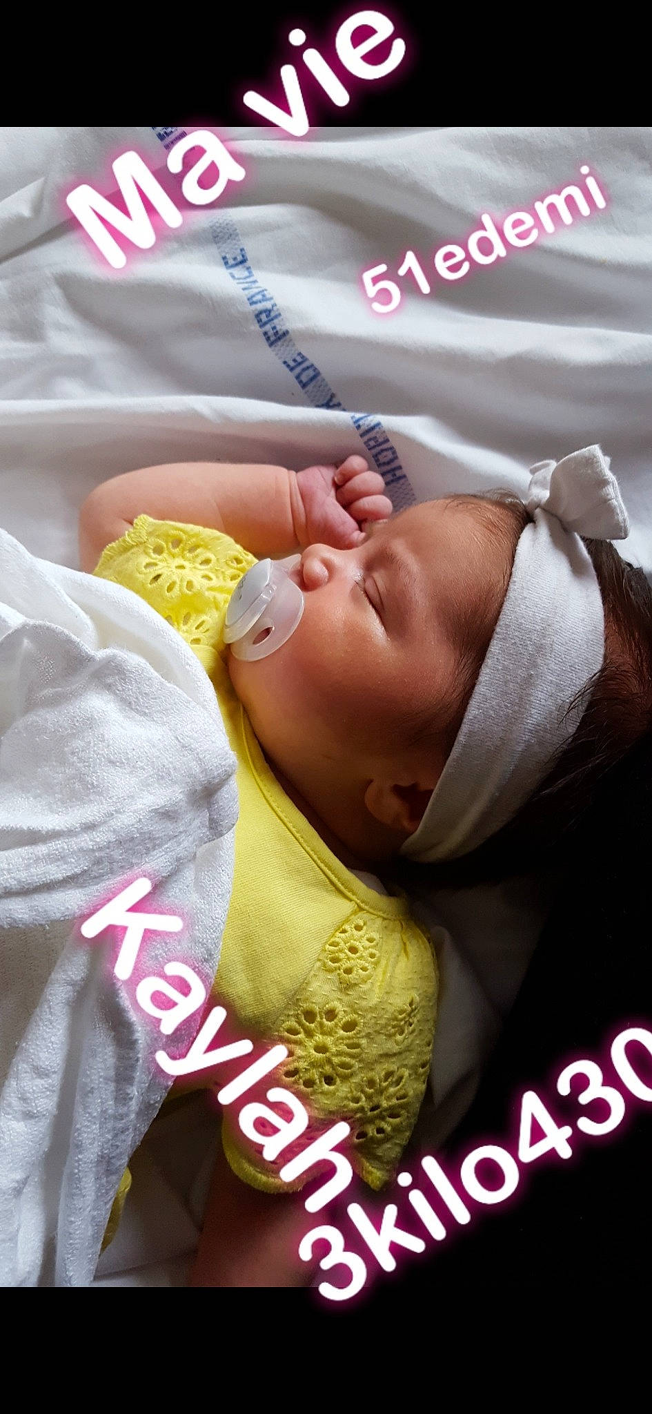 Kaylah a rejoint le concours — aidez-le/la à gagner de superbes lots ! baby, child, happy, nap, nose, person, photo_caption, photography, sleep