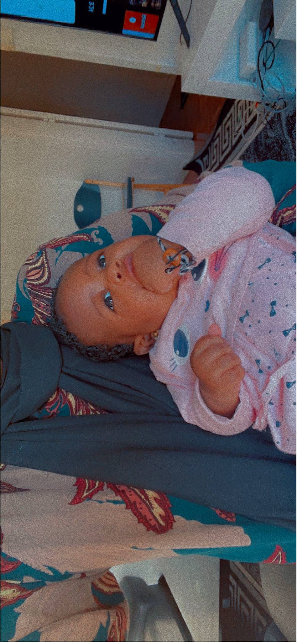 Nafissa participe au concours pour gagner de l'argent avec cette photo : abdomen, baby, baby_products, baby_sleeping, baby_toddler_clothing, bedtime, birth, child, childbirth, comfort, hat, hospital, linens, nap, pattern, person, room, sleep, toddler