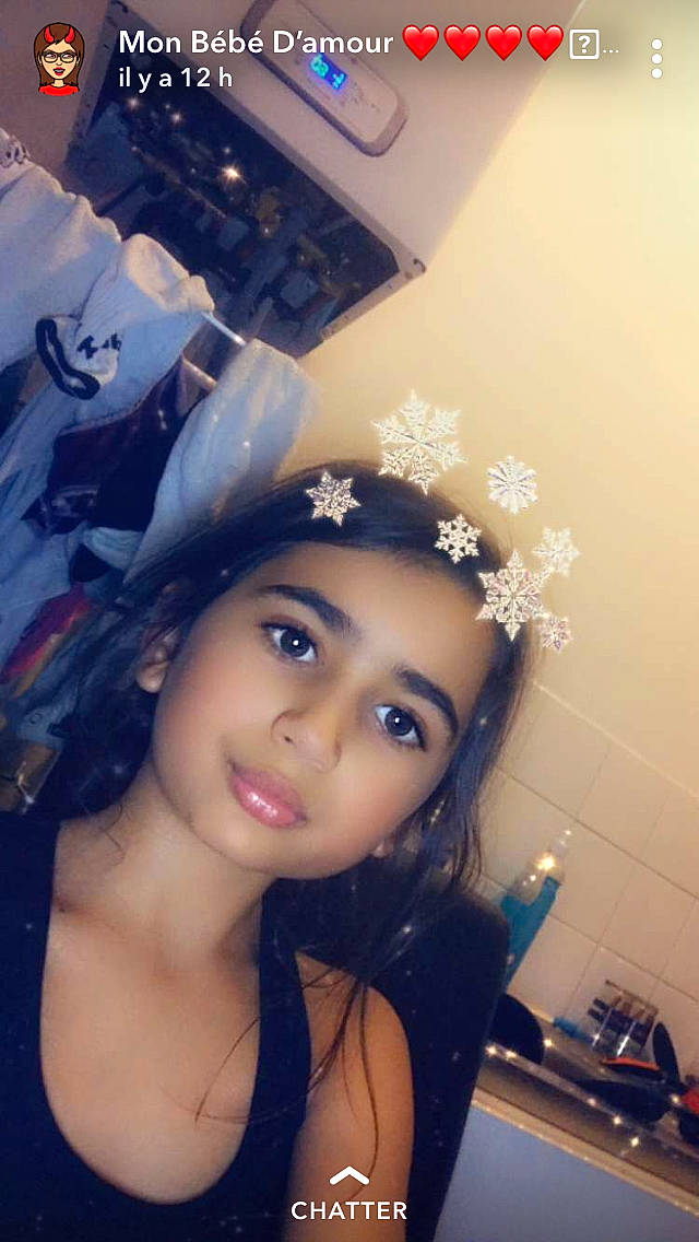 Ilyana participe au concours pour gagner de l'argent avec cette photo : beauty, black_hair, brown_hair, cheek, chin, eye, eyebrow, face, forehead, girl, human_hair_color, lady, lip, long_hair, nose, person, photography, selfie, smile