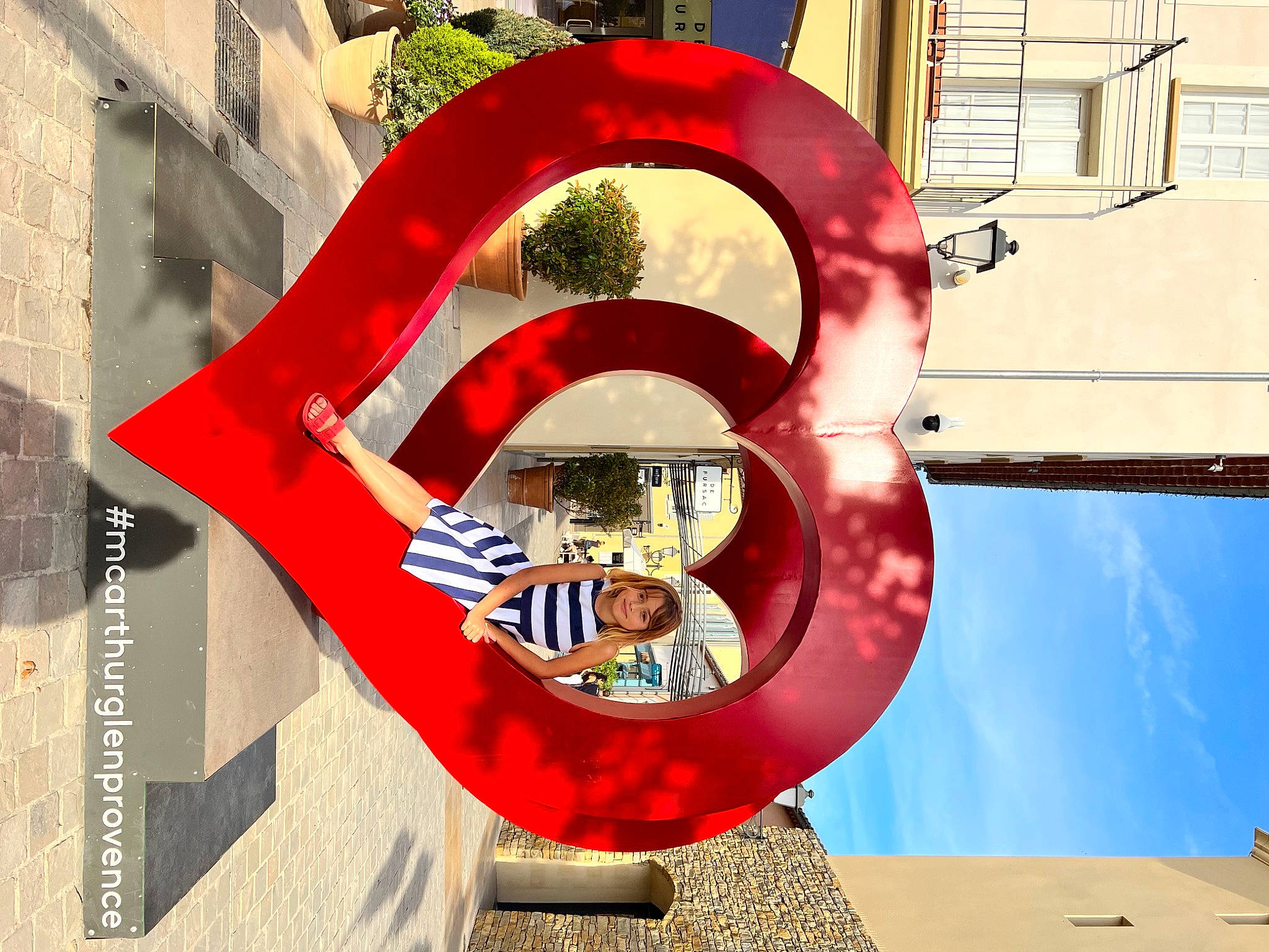 Melissa participe au concours pour gagner de l'argent avec cette photo : art, automotive_wheel_system, carmine, circle, emblem, fashion_accessory, font, gas, graphics, joy, lifebuoy, lifejacket, logo, motor_vehicle, number, person, personal_protective_equipment, red, sign, signage