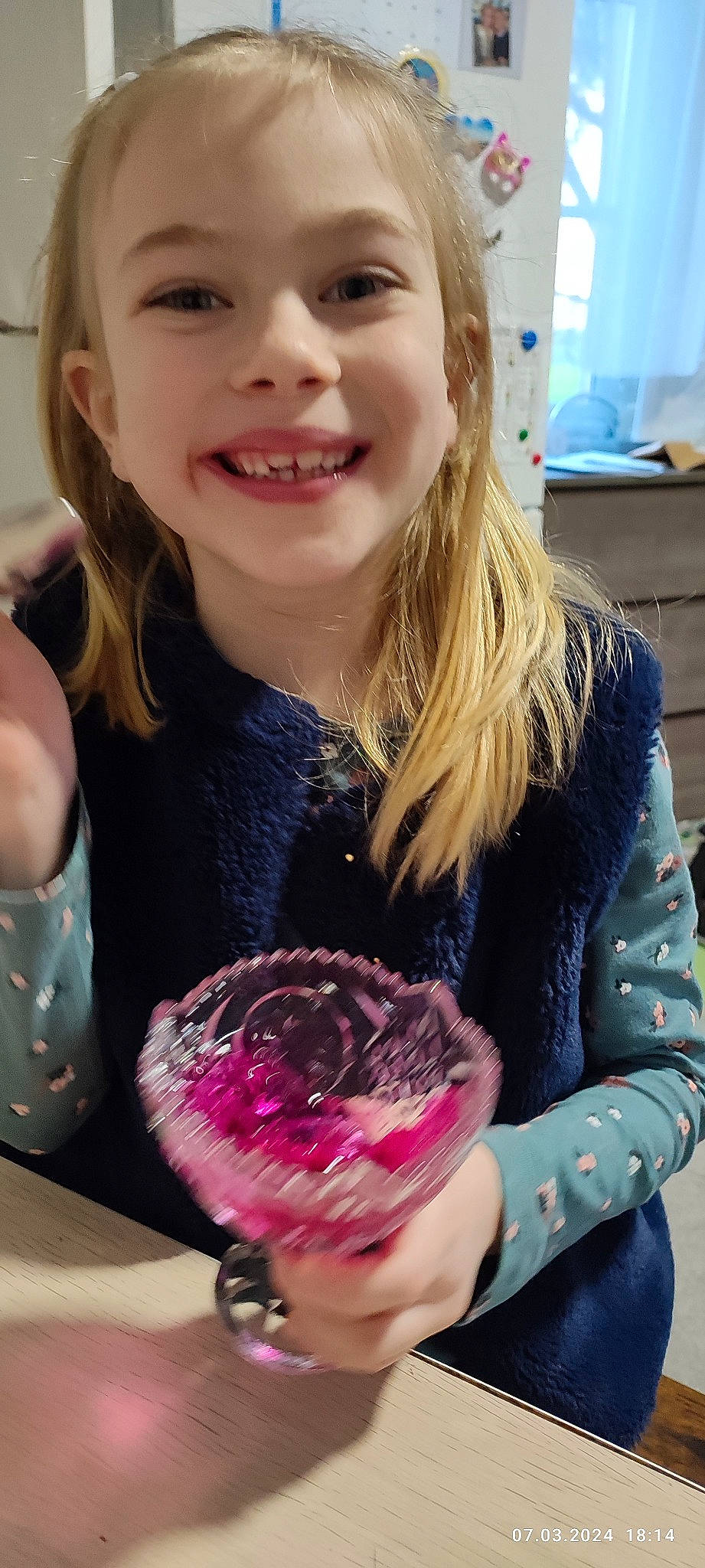 Raluca participe au concours pour gagner de l'argent avec cette photo : blond, brown_hair, child, drink, drinkware, eyelash, facial_expression, fashion_accessory, finger, food, fun, glass, happy, ingredient, joy, lip, nail, person, smile, stemware