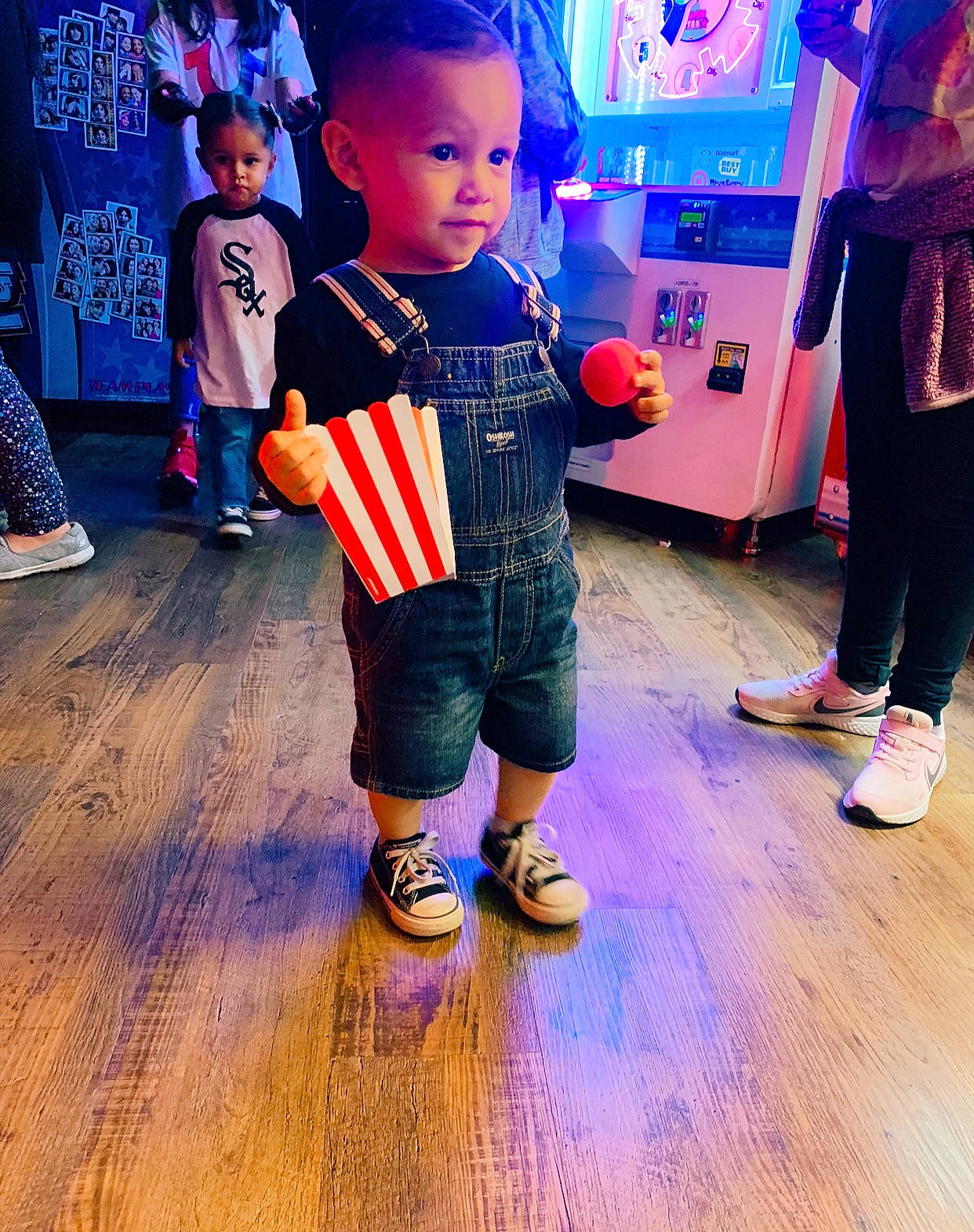 Giovani is registered to the contest to win money with this photo: child, cool, dance, event, floor, flooring, footwear, fun, happy, jeans, leisure, party, performance, person, play, shoe, style, t_shirt, talent_show, toddler