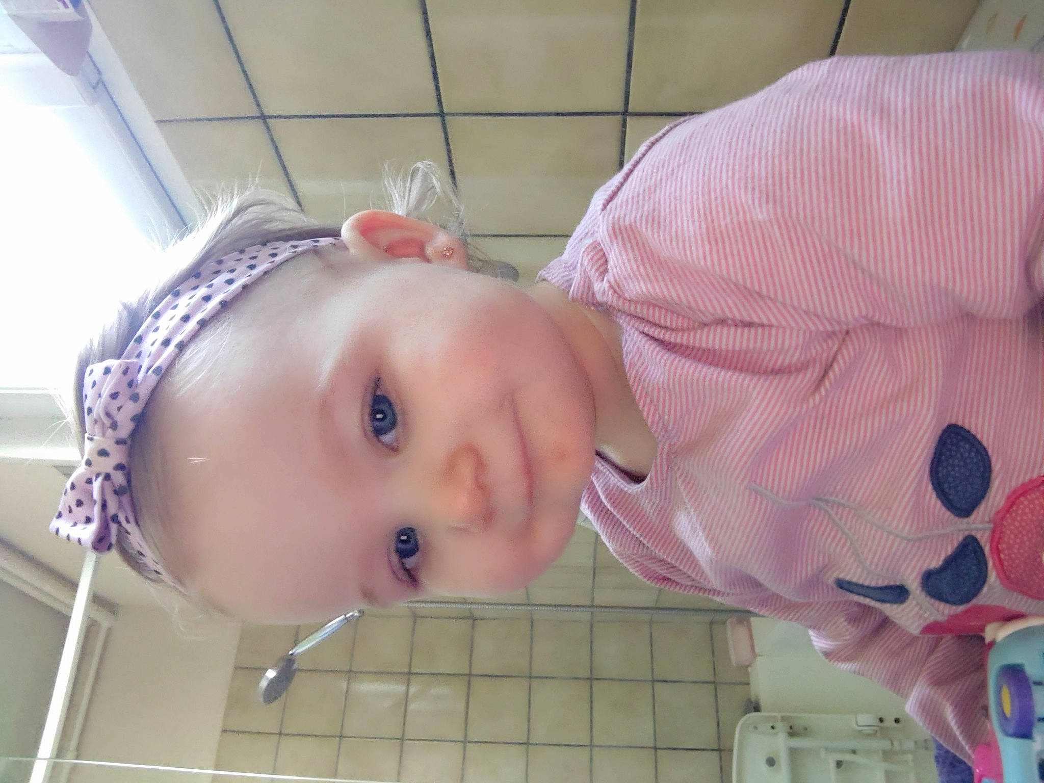 Lylou a rejoint le concours — aidez-le/la à gagner de superbes lots ! baby, baby_products, baby_safety, baby_toddler_clothing, cheek, child, eye, eyelash, flooring, fun, lip, mouth, nose, pattern, person, pink, room, skin, toddler, toy