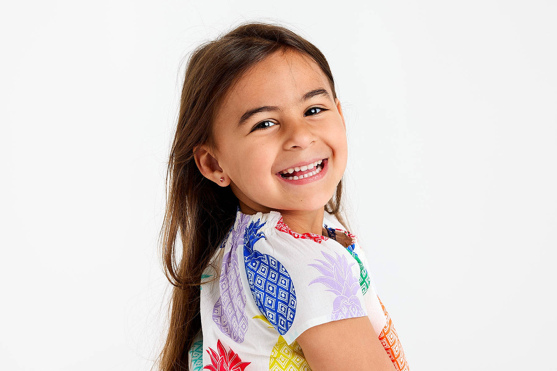 Linda participe au concours pour gagner de l'argent avec cette photo : child, child_model, elbow, electric_blue, face, flash_photography, fun, gesture, happy, joy, laugh, leisure, people_in_nature, person, photo_shoot, portrait, portrait_photography, sleeve, smile, t_shirt