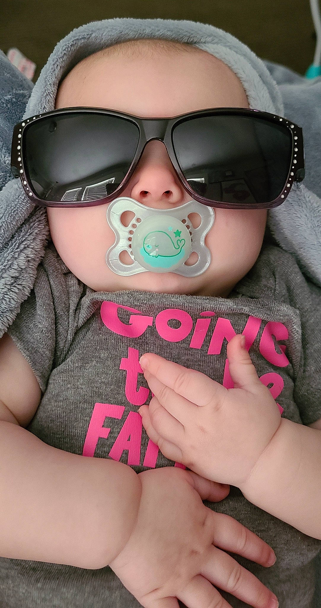 Vivian is registered to the contest to win money with this photo: arm, cheek, chin, ear, eye_glass_accessory, eyebrow, eyewear, face, glasses, goggles, hair, hairstyle, hand, head, lip, mouth, nose, person, skin, sunglasses