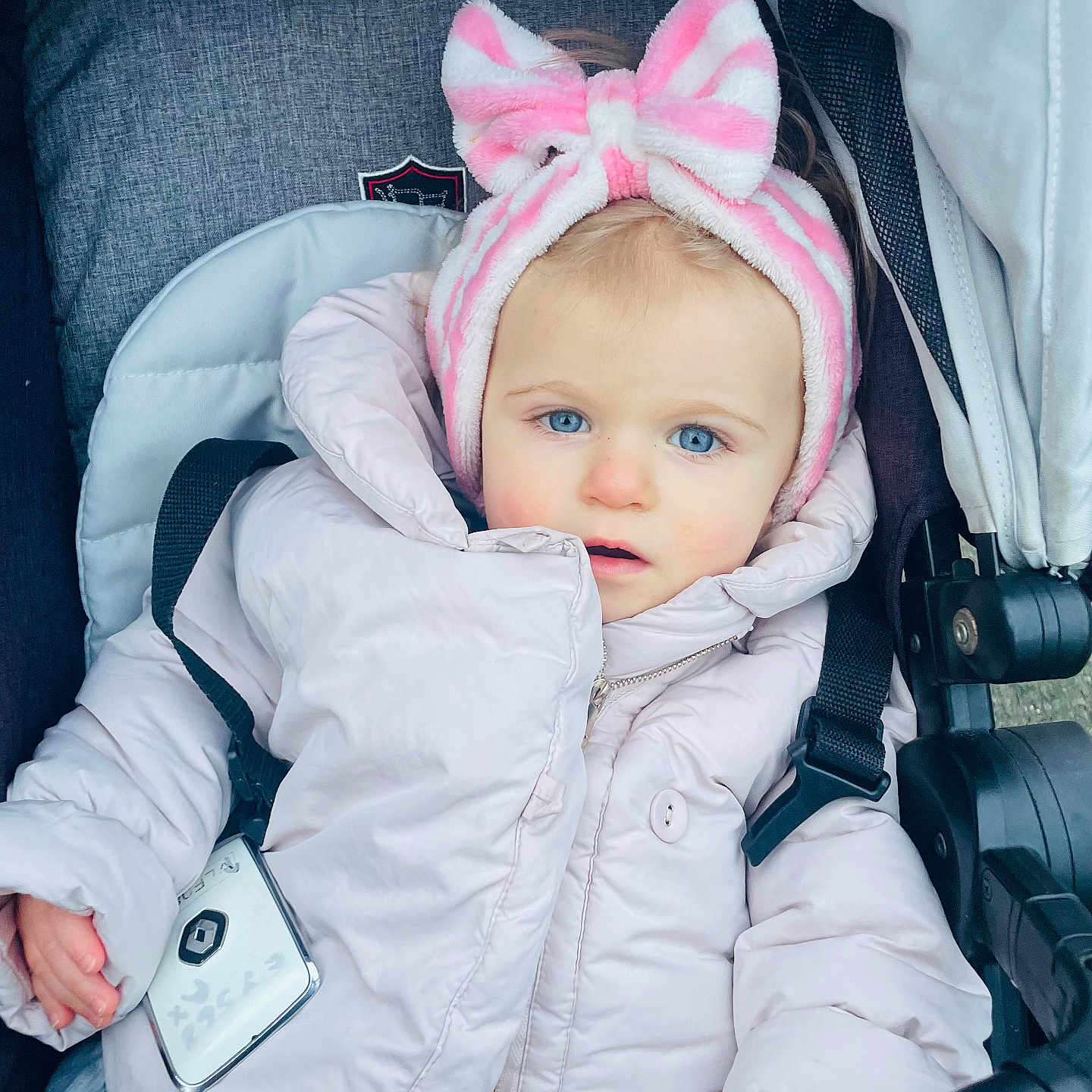 Niya participe au concours pour gagner de l'argent avec cette photo : accessories, baby, bed, car, clothing, coat, face, furniture, happy, hat, head, hood, jacket, person, photography, portrait, smile, transportation, vehicle, wallet