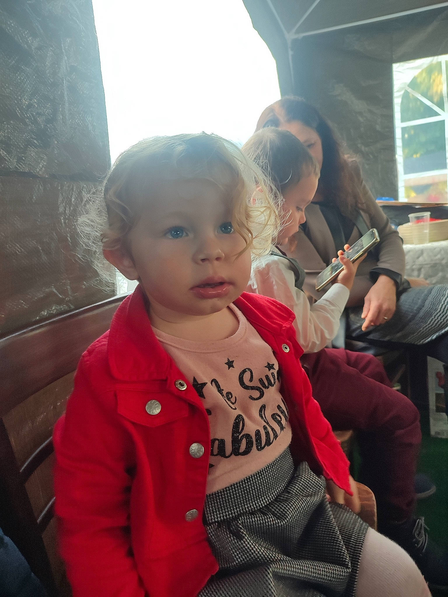 éléna participe au concours pour gagner de l'argent avec cette photo : baby, baby_products, baby_toddler_clothing, car_seat, child, cool, family_car, fun, hairstyle, happy, leisure, luxury_vehicle, mouth, person, sitting, skin, sleeve, toddler, travel, vacation