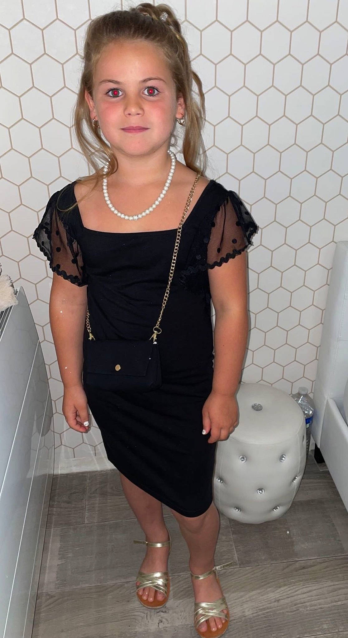 Shannel participe au concours pour gagner de l'argent avec cette photo : baby_toddler_clothing, day_dress, dress, fashion_design, flooring, hairstyle, jewellery, joint, joy, knee, leg, neck, one_piece_garment, person, shoulder, sleeve, smile, standing, thigh, trunk