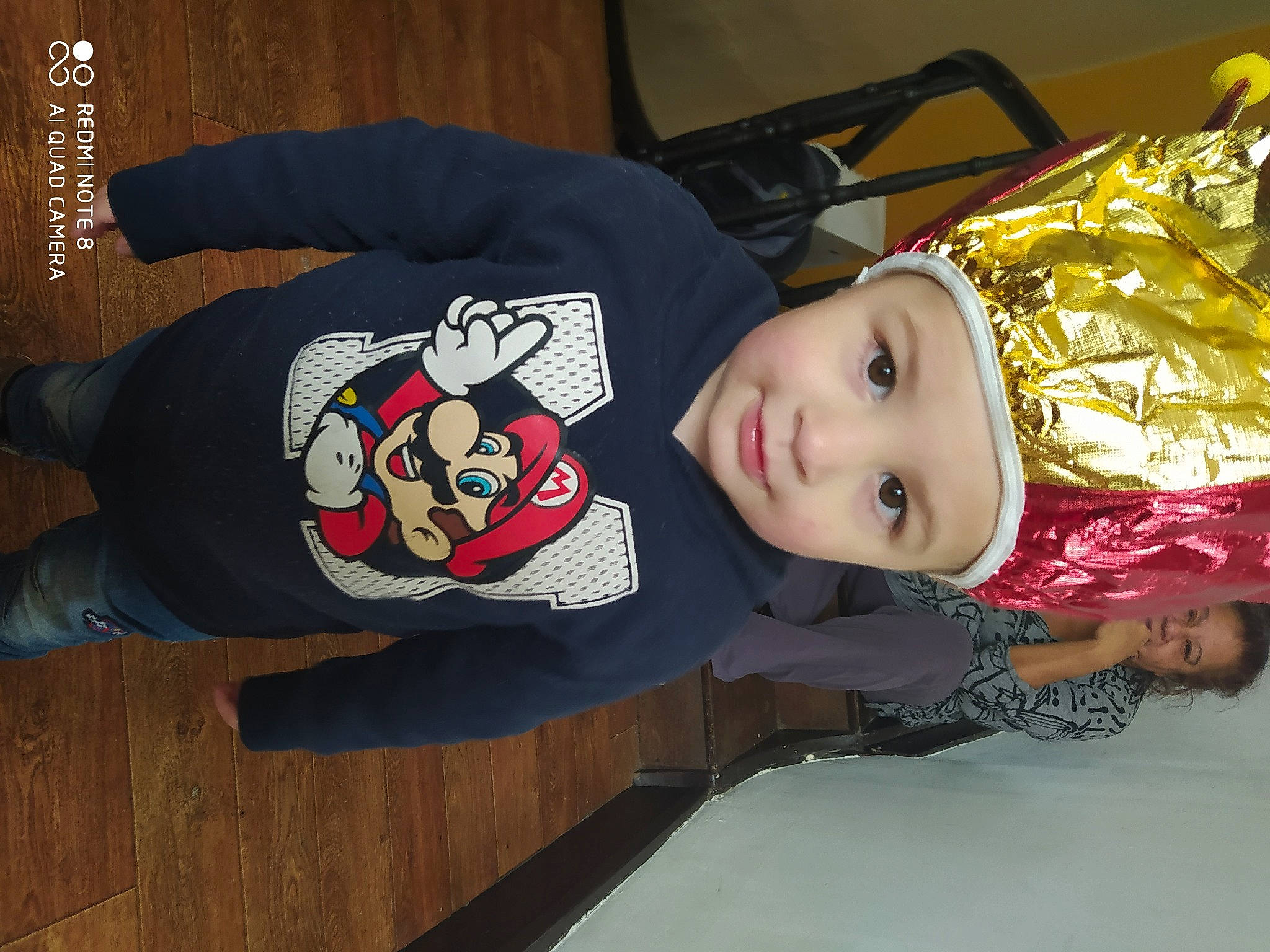 Jason participe au concours pour gagner de l'argent avec cette photo : black_hair, child, headgear, headwear, person