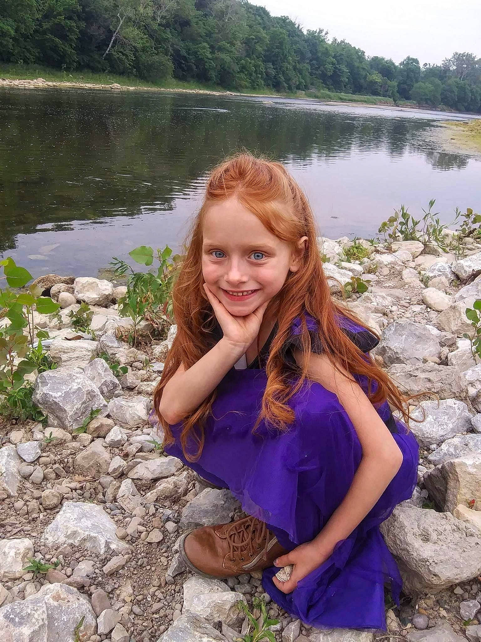 Daliela is registered to the contest to win money with this photo: bedrock, botany, fawn, fun, grass, happy, joy, lake, landscape, leisure, natural_environment, natural_landscape, nature, people_in_nature, person, plant, smile, summer, travel, tree