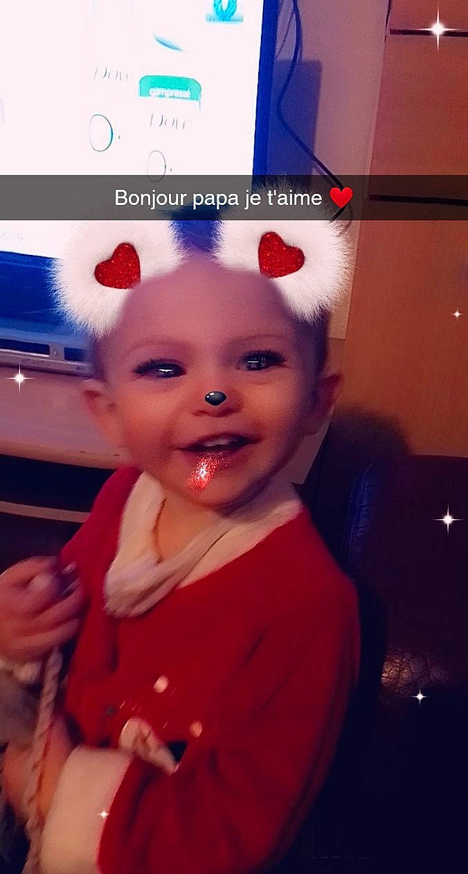 Maxime participe au concours pour gagner de l'argent avec cette photo : baby, cheek, child, ear, face, forehead, fun, happy, head, nose, person, photo_caption, photography, selfie, smile, toddler