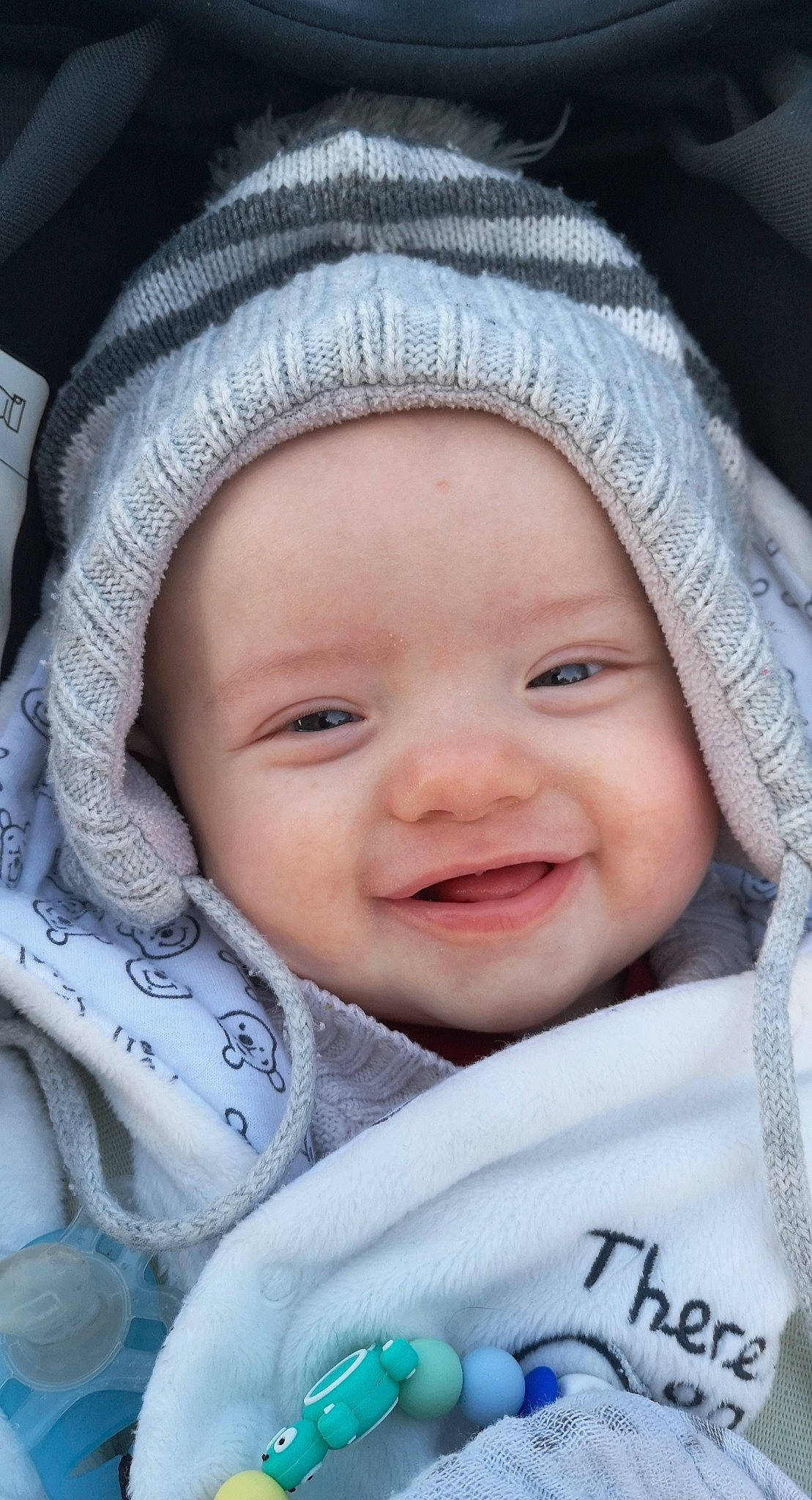 Menzo a rejoint le concours — aidez-le/la à gagner de superbes lots ! baby, beauty, cap, cheek, chin, cool, eyebrow, fun, happy, head, headwear, iris, lip, nose, person, photograph, skin, sleeve, smile, textile