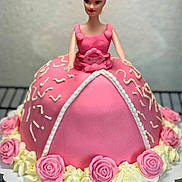 Tiara a rejoint le concours — aidez-le/la à gagner de superbes lots ! baked_goods, barbie, birthday_cake, buttercream, cake, cake_decorating, cake_decorating_supply, cream, dessert, doll, flower, food, kuchen, magenta, petal, pink, recipe, sugar_cake, sugar_paste, sweetness