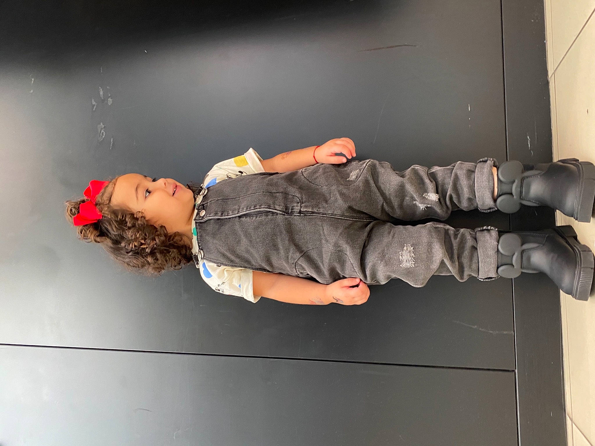 Ainhoa joined the competition — help win amazing prizes! denim, elbow, flash_photography, fun, gesture, hand, hat, human_body, human_leg, joint, knee, leg, person, room, sitting, t_shirt, thigh, wrist