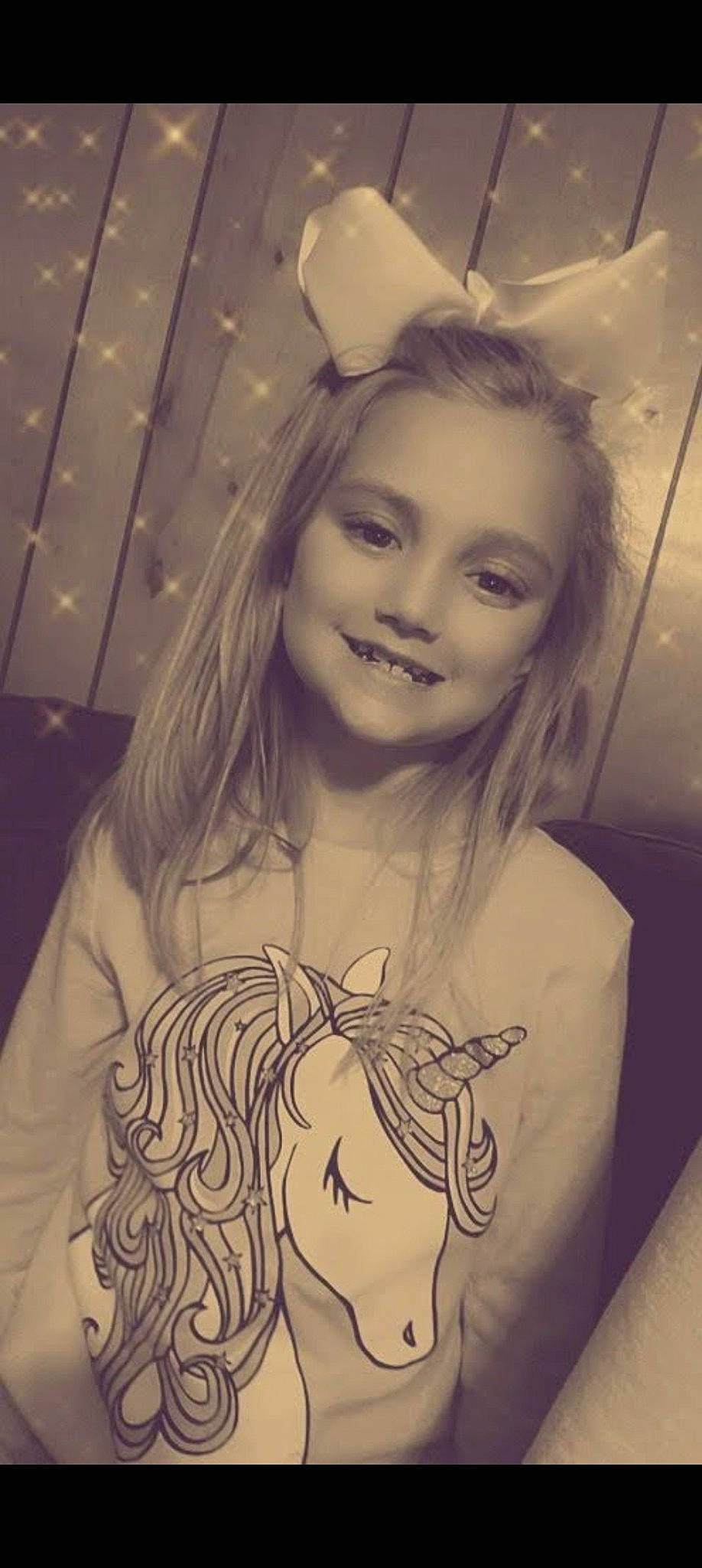 Ainsley is registered to the contest to win money with this photo: cool, eye, eyebrow, face, facial_expression, flash_photography, forehead, hair, hairstyle, happy, iris, joy, lip, mouth, organ, person, plant, sleeve, smile, style