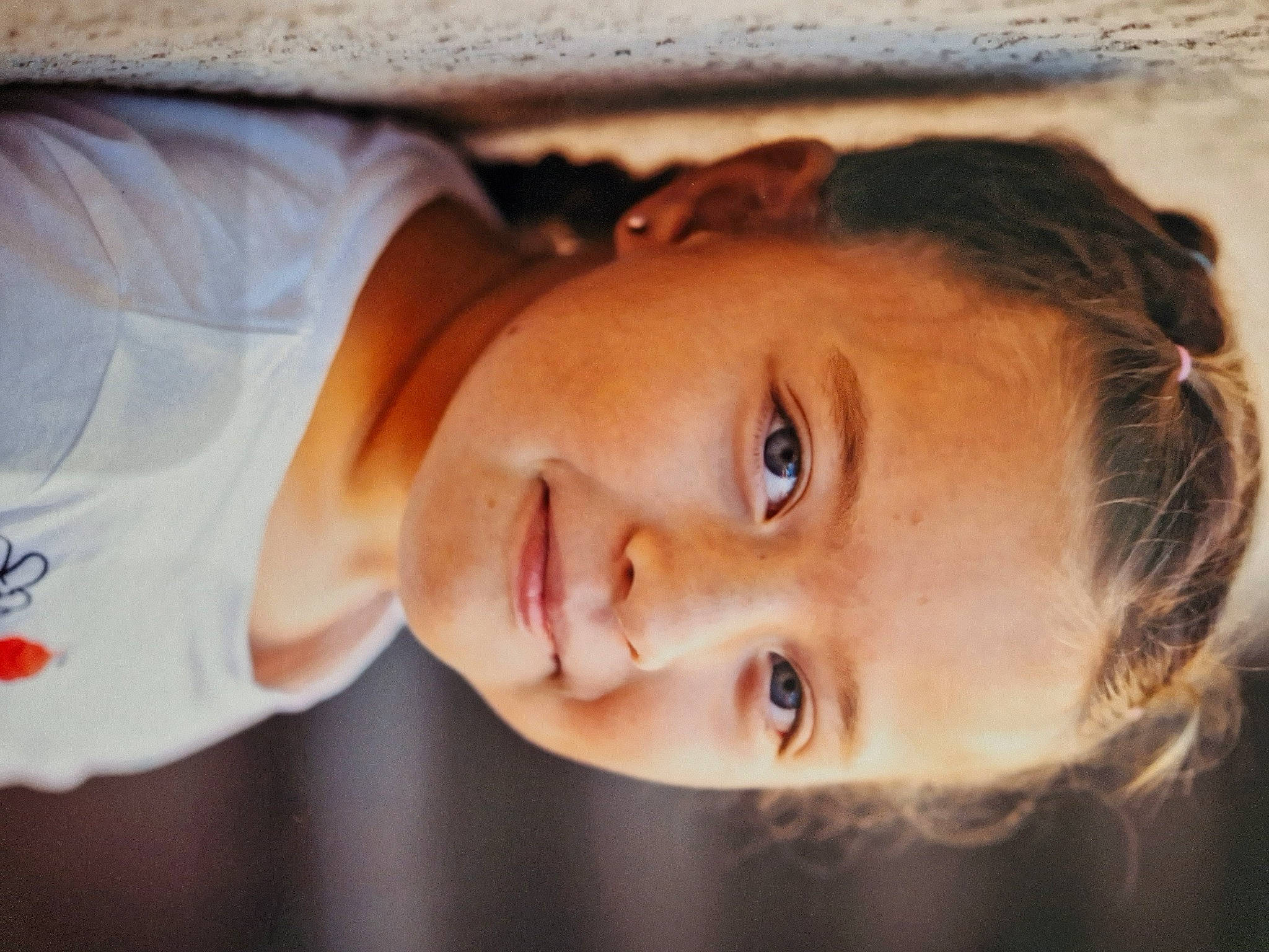 Ghjulia participe au concours pour gagner de l'argent avec cette photo : blond, comfort, eye, eyebrow, eyelash, flash_photography, fun, gesture, happy, iris, jaw, joy, lip, mouth, neck, nose, person, plant, shoulder, skin