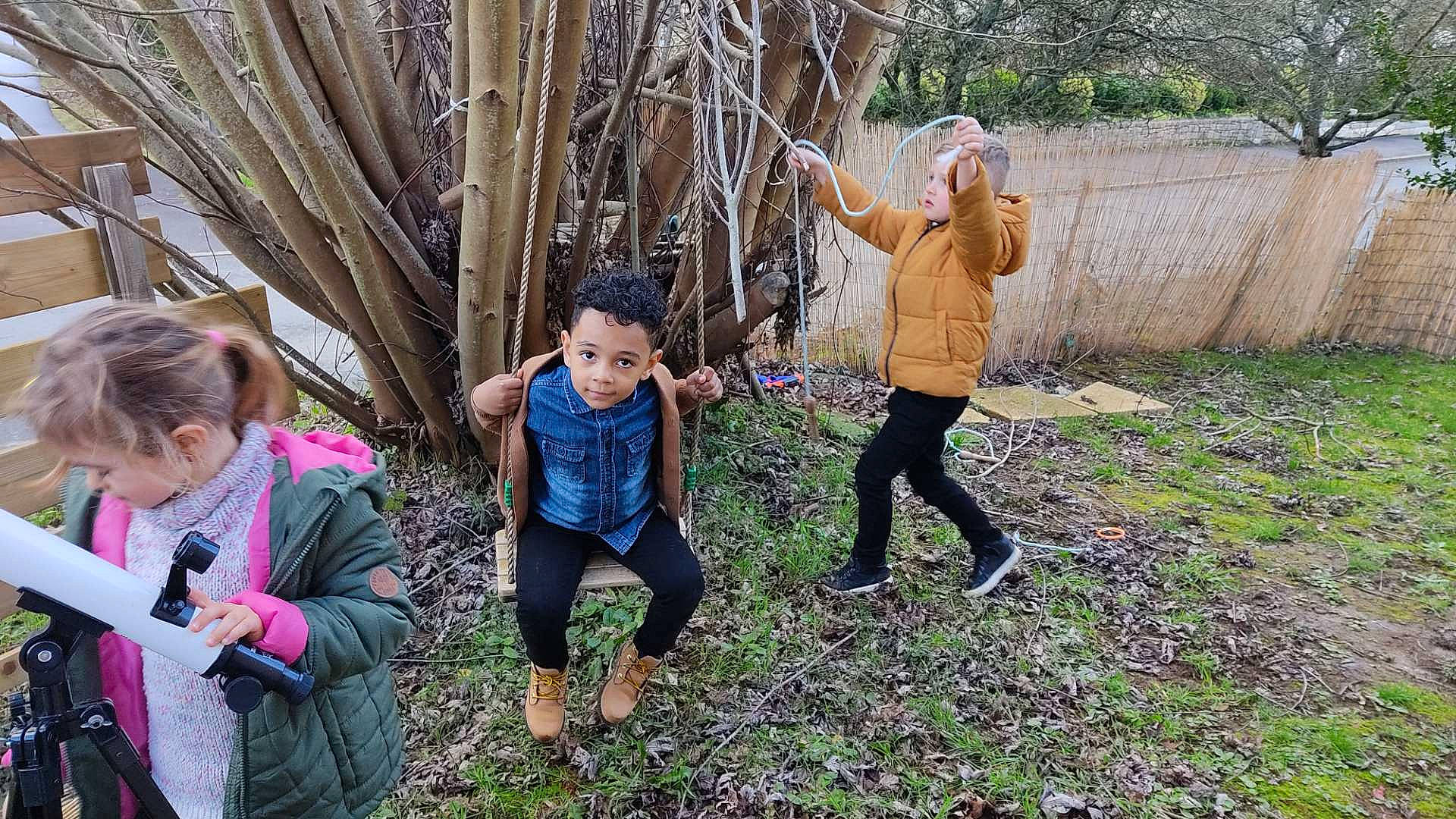 Idriss participe au concours pour gagner de l'argent avec cette photo : botany, branch, event, forest, fun, grass, grass_family, happy, jacket, landscape, leisure, nature, people_in_nature, person, plant, recreation, tree, trousers, trunk, wood