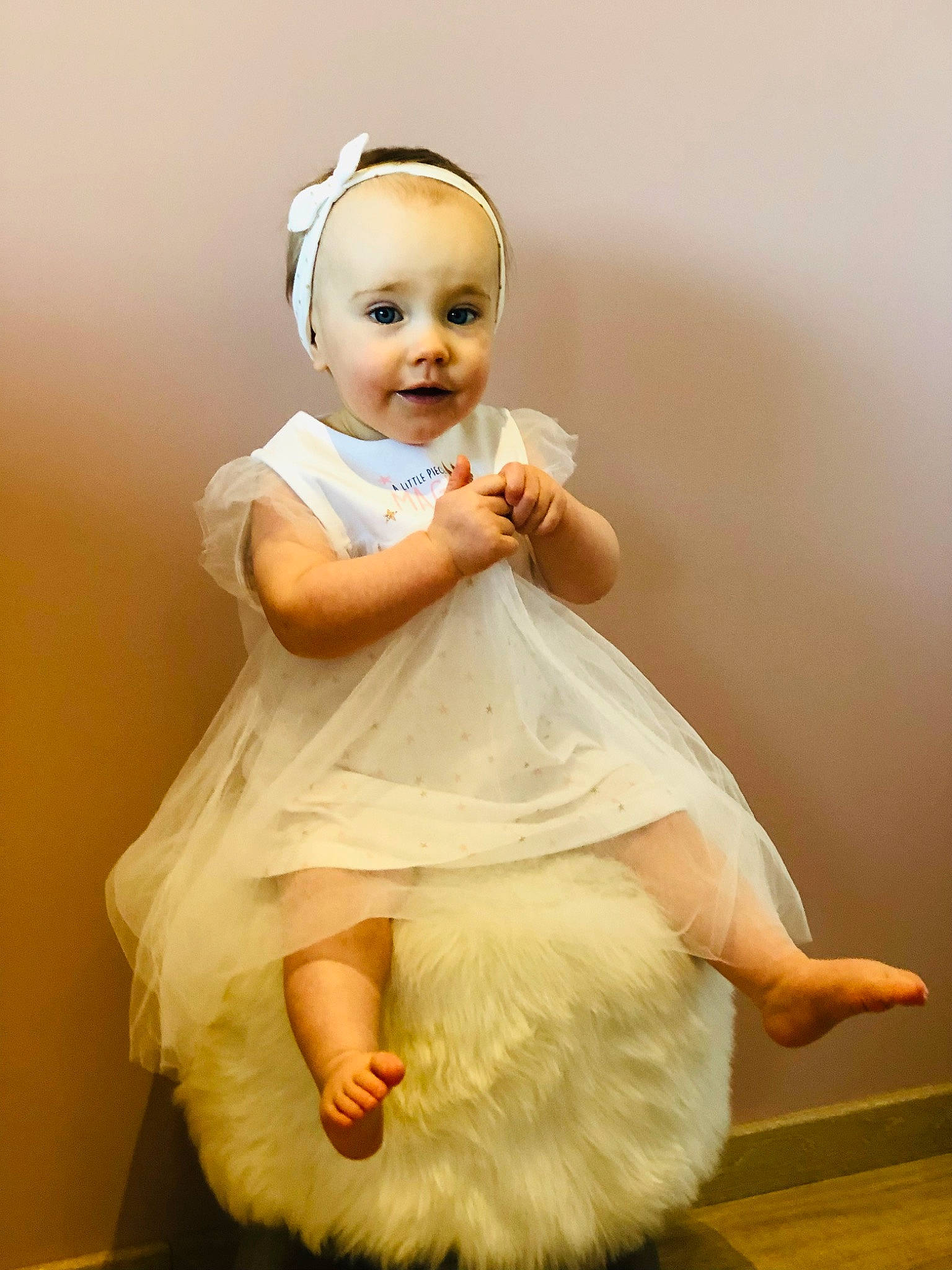 Cyrielle participe au concours pour gagner de l'argent avec cette photo : baby, baby_toddler_clothing, blond, child, day_dress, embellishment, event, eye, face, flash_photography, happy, iris, one_piece_garment, peach, person, pink, sitting, skin, sleeve, smile