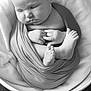 Noah a rejoint le concours — aidez-le/la à gagner de superbes lots ! baby, newborn, sleeping, swaddled, blanket, feet, hands, face, infant, soft, cozy, wrapped, peaceful, cute, monochrome, black_and_white, portrait, resting, bowl, child