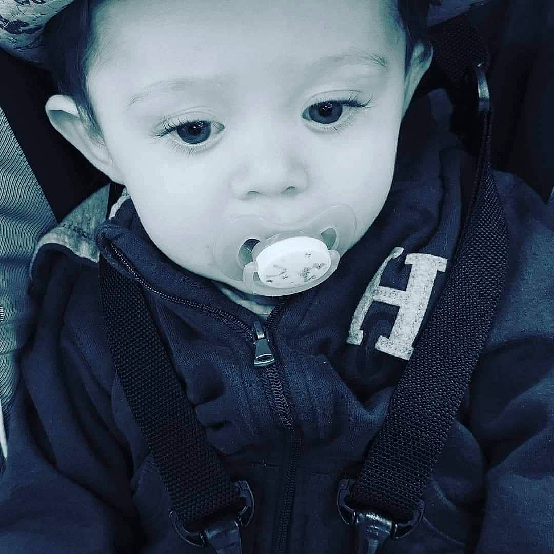 Sohann participe au concours pour gagner de l'argent avec cette photo : baby, cheek, child, cool, face, head, mouth, nose, person, toddler