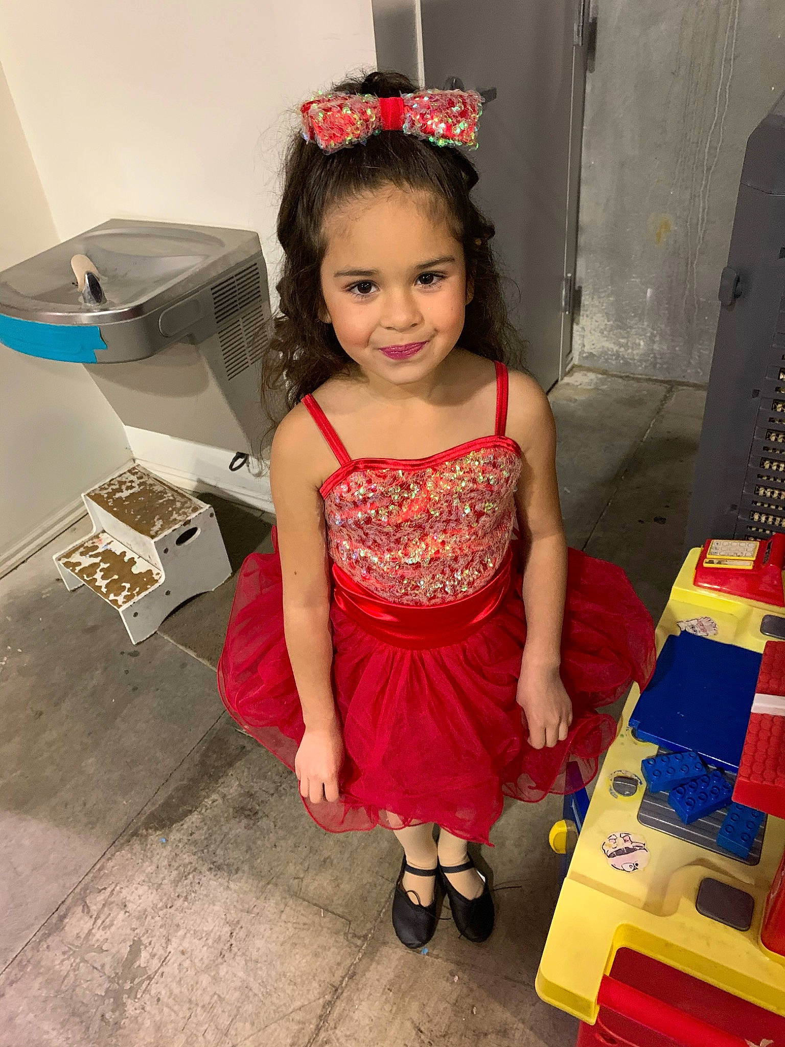 Lyna is registered to the contest to win money with this photo: child, child_model, clothing, costume, dress, fashion_design, hair_accessory, headband, headpiece, joy, person, smile, toddler