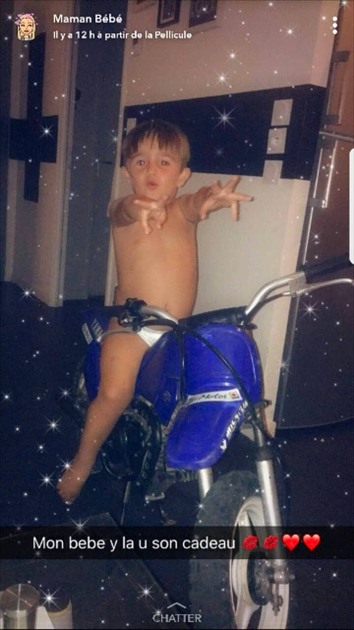 Clayton a rejoint le concours — aidez-le/la à gagner de superbes lots ! barechested, car, male, person, vehicle, vehicle_door