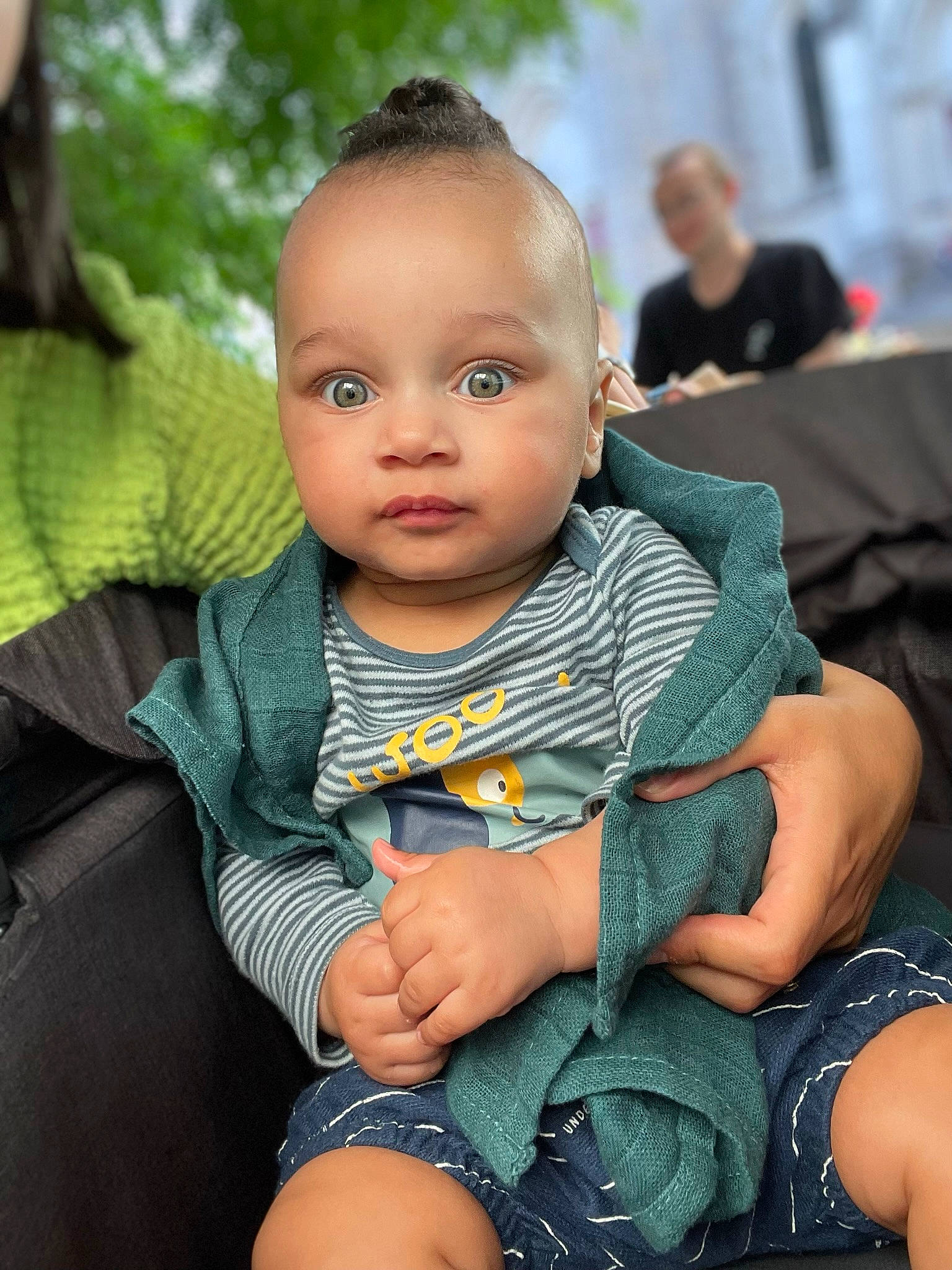 Djibril Semih a rejoint le concours — aidez-le/la à gagner de superbes lots ! baby, baby_products, baby_toddler_clothing, cheek, child, facial_expression, finger, fun, gesture, grass, happy, head, iris, jewellery, leg, people, person, sitting, skin, toddler