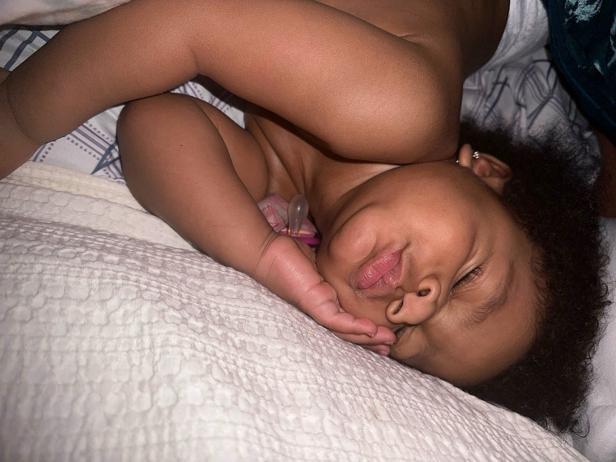 Demi is registered to the contest to win money with this photo: abdomen, bed, bedding, chest, comfort, finger, flash_photography, fun, gesture, hand, human_body, human_leg, interaction, knee, linens, mouth, muscle, nail, person, skin