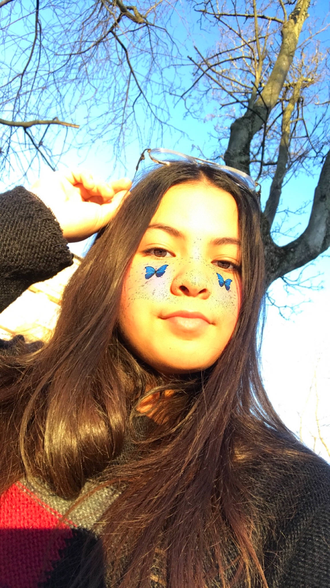 Erika a rejoint le concours — aidez-le/la à gagner de superbes lots ! beauty, branch, brown_hair, eye, face, fawn, hair, hairstyle, headgear, lip, long_hair, person, photography, plant, portrait, portrait_photography, smile, tree