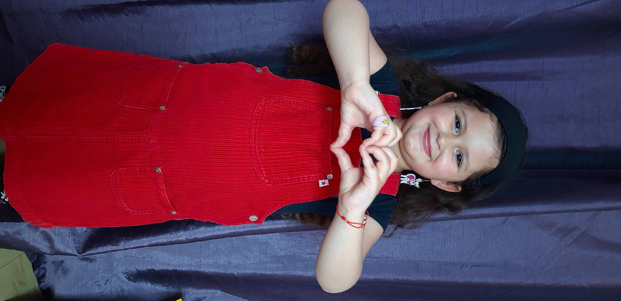 Orélyne a rejoint le concours — aidez-le/la à gagner de superbes lots ! arm, elbow, eye, face, finger, flash_photography, gesture, hand, head, human_body, joint, joy, lip, mouth, muscle, neck, person, shoulder, skin, sleeve