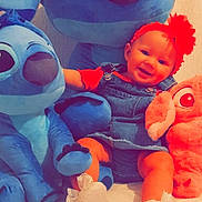 Athena a rejoint le concours — aidez-le/la à gagner de superbes lots ! baby, child, colorful, cozy, cute, denim_dress, elephant, happy, indoor, playful, plush_toy, portrait, red_headband, sitting, smiling, soft_toys, stitch, stuffed_animal, toy_collection, white_booties