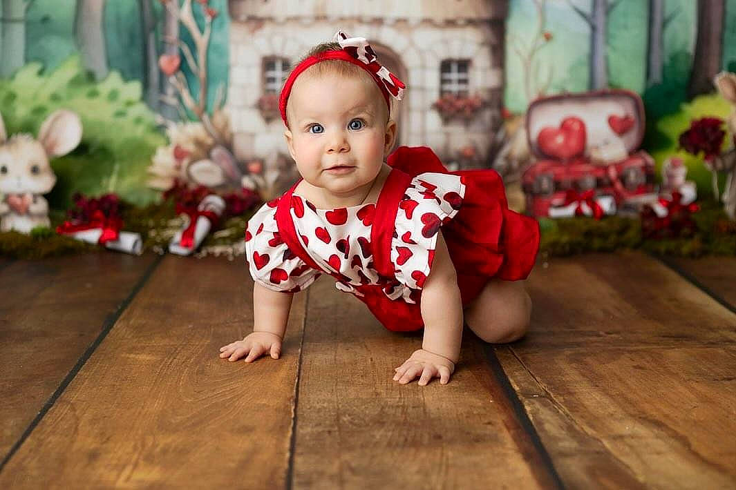 Rose participe au concours pour gagner de l'argent avec cette photo : baby, baby_toddler_clothing, child, event, flash_photography, floor, flooring, fun, grass, happy, hardwood, pattern, person, pink, plant, portrait_photography, sitting, skin, toddler, wood