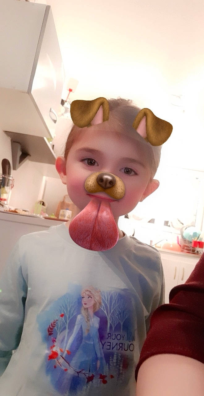 Lena a rejoint le concours — aidez-le/la à gagner de superbes lots ! cheek, child, ear, forehead, fun, hair, head, jaw, mouth, neck, nose, person, toddler