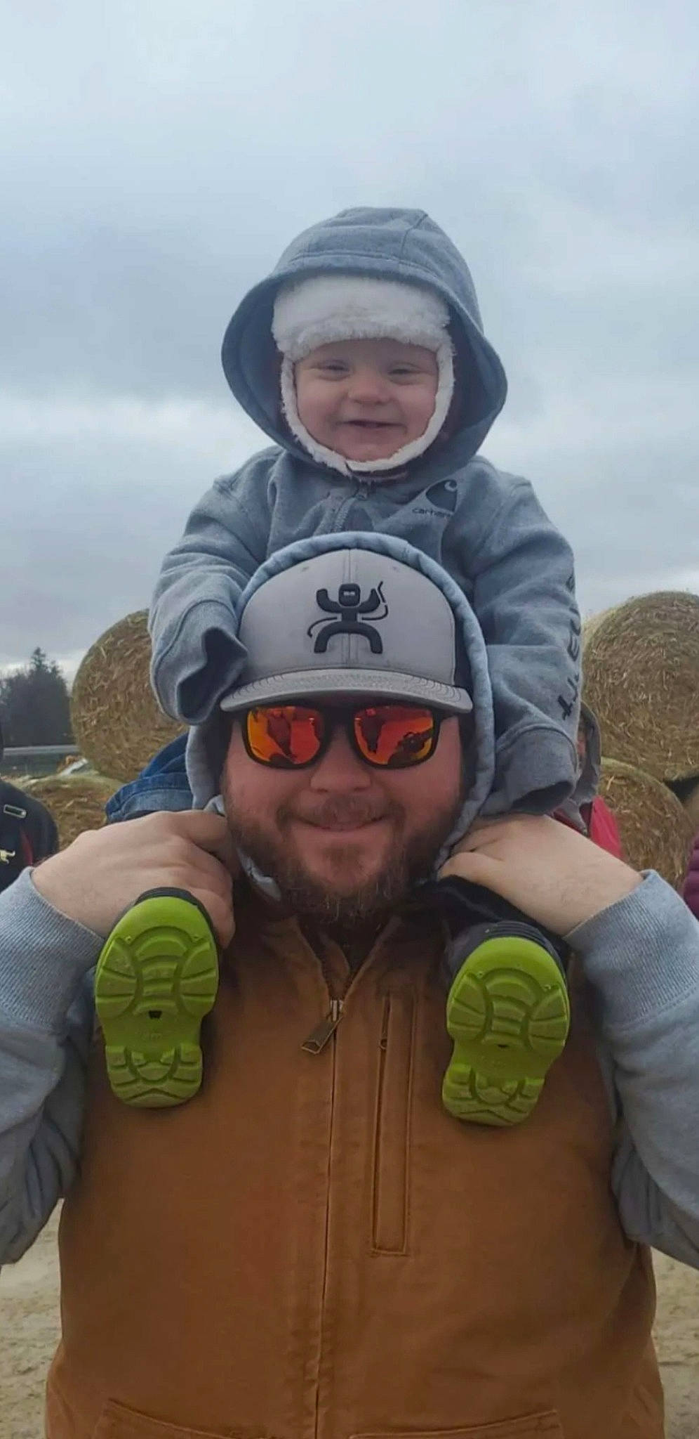 Paul is registered to the contest to win money with this photo: cap, cloud, cool, eyewear, fun, gesture, goggles, happy, headgear, headwear, joy, morning, natural_environment, organ, people, person, personal_protective_equipment, recreation, sky, smile