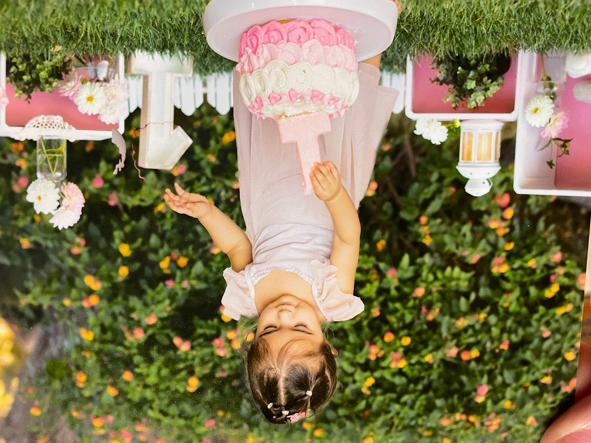 Isella is registered to the contest to win money with this photo: christmas_decoration, christmas_ornament, event, flower_arranging, fun, grass, green, happy, leaf, leisure, lighting, orange, ornament, people, people_in_nature, person, petal, plant, tree, wedding_ceremony_supply