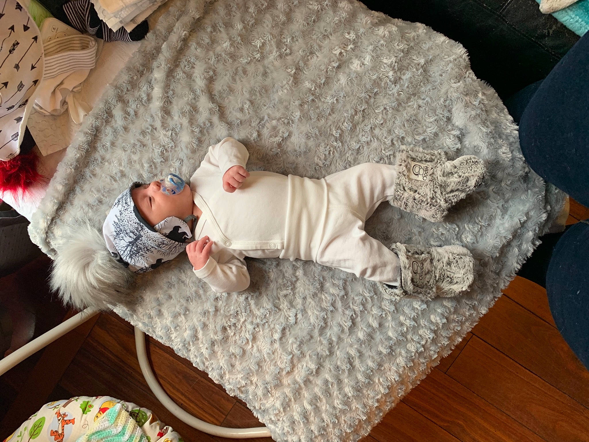 Donovan a rejoint le concours — aidez-le/la à gagner de superbes lots ! baby, baby_products, baby_sleeping, baby_toddler_clothing, child, comfort, floor, flooring, foot, hardwood, headwear, leisure, linens, nap, pattern, person, sitting, sleeve, sock, toddler