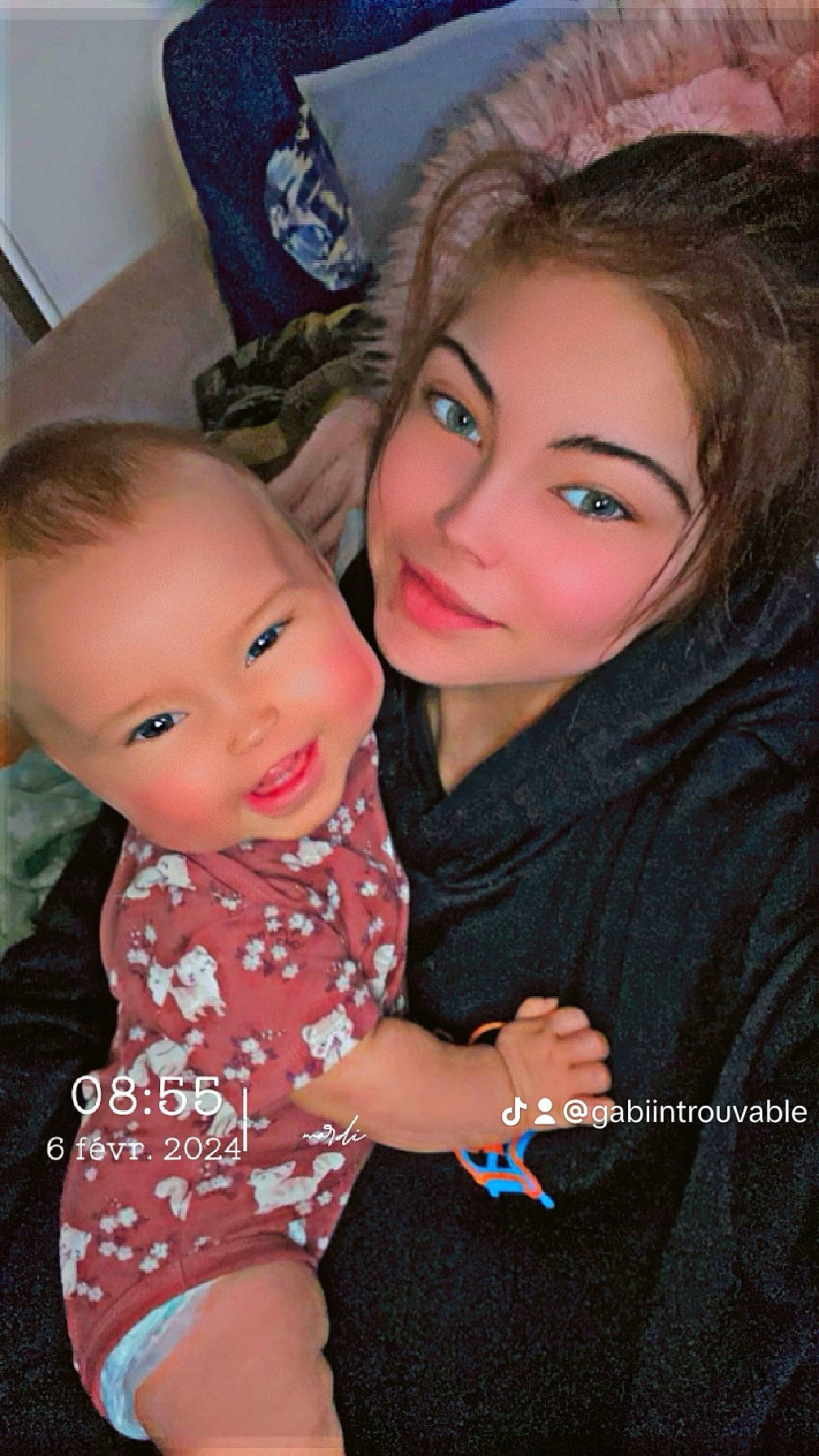 Ryley a rejoint le concours — aidez-le/la à gagner de superbes lots ! arm, baby, cheek, eye, face, facial_expression, flash_photography, fun, gesture, hair, happy, head, iris, joy, lip, mouth, nose, organ, person, skin