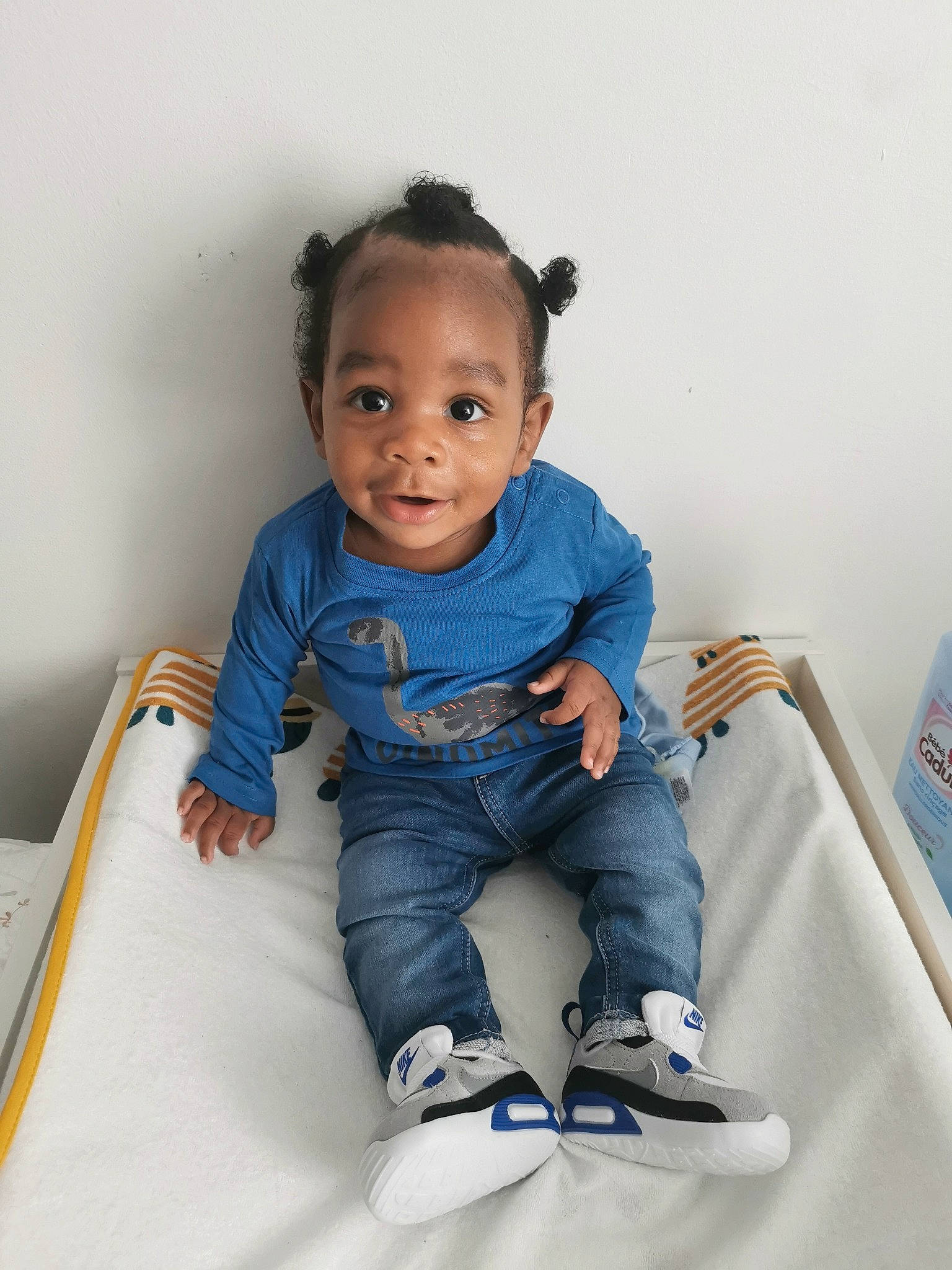 Kayden'N participe au concours pour gagner de l'argent avec cette photo : baby, baby_toddler_clothing, cheek, child, comfort, denim, elbow, electric_blue, finger, flash_photography, fun, happy, leisure, linens, person, play, shirt, sitting, sleeve, t_shirt