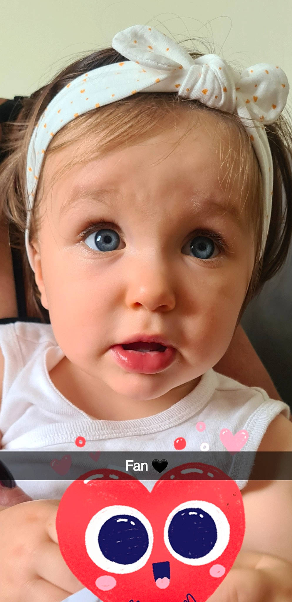 èlya participe au concours pour gagner de l'argent avec cette photo : baby, cheek, chin, ear, eyebrow, eyelash, facial_expression, hairstyle, happy, head, iris, lip, mouth, nose, organ, person, pink, product, skin, surprise