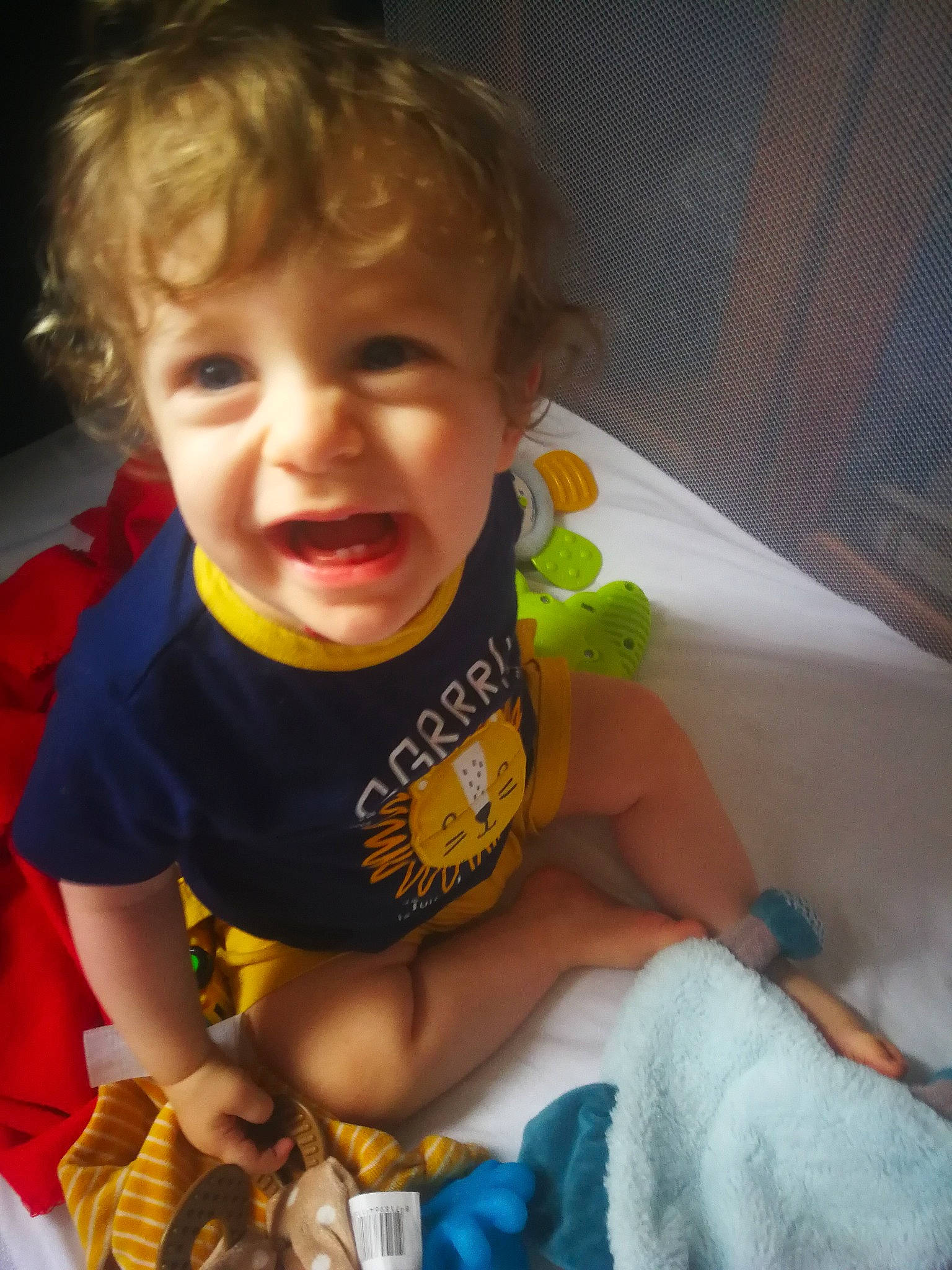 Florent a rejoint le concours — aidez-le/la à gagner de superbes lots ! arm, baby, baby_toddler_clothing, cheek, child, eye, finger, happy, iris, linens, mouth, nose, person, product, skin, sleeve, smile, t_shirt, textile, thumb