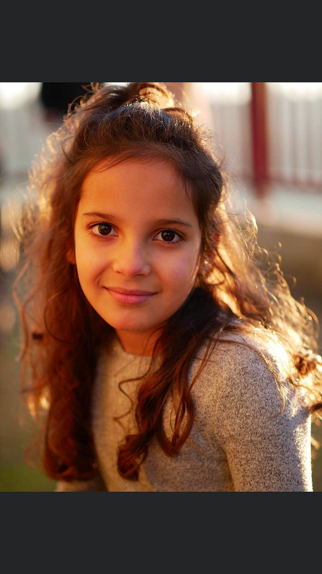 Jade participe au concours pour gagner de l'argent avec cette photo : beauty, black_hair, chin, eyebrow, eyelash, face, flash_photography, forehead, fun, hair, hairstyle, happy, iris, jaw, joy, layered_hair, lip, long_hair, nose, person