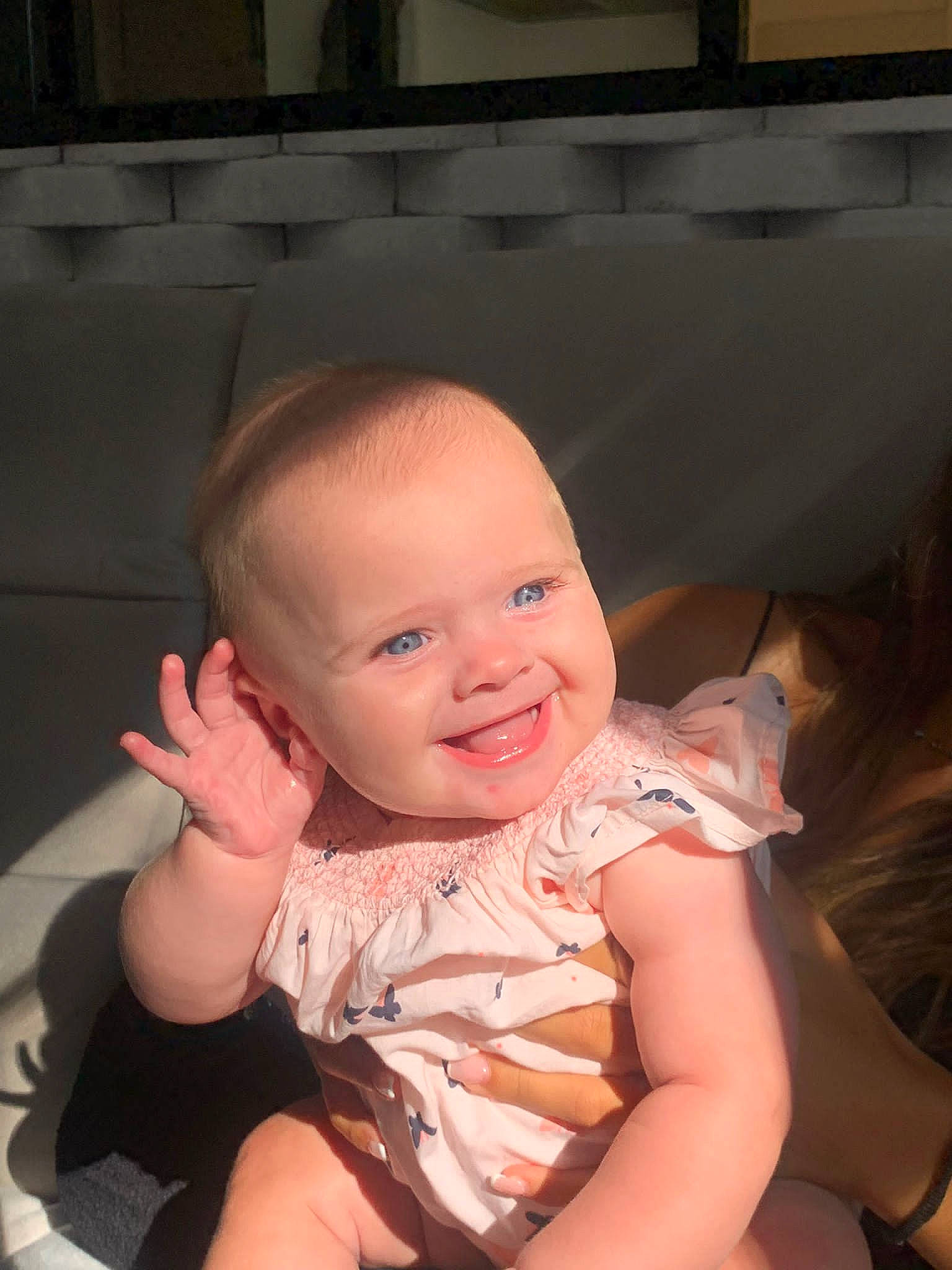 Emma participe au concours pour gagner de l'argent avec cette photo : baby_toddler_clothing, cheek, comfort, eye, facial_expression, finger, flash_photography, gesture, hairstyle, happy, iris, joy, leg, lip, mouth, nose, person, pink, skin, smile