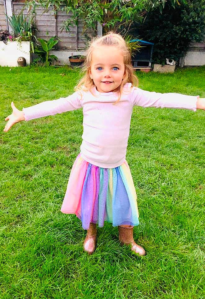 Bowbows joined the competition — help win amazing prizes! barefoot, child, dress, fun, grass, green, happy, joy, lawn, meadow, pattern, person, pink, plant, play, smile, summer, toddler, vacation, yard