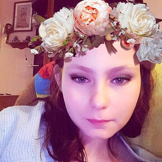 Arianna is registered to the contest to win money with this photo: beauty, cool, crown, cut_flowers, fashion_accessory, floral_design, floristry, flower, flower_arranging, forehead, hair, hair_accessory, hairstyle, headgear, headpiece, headwear, long_hair, person, petal, plant