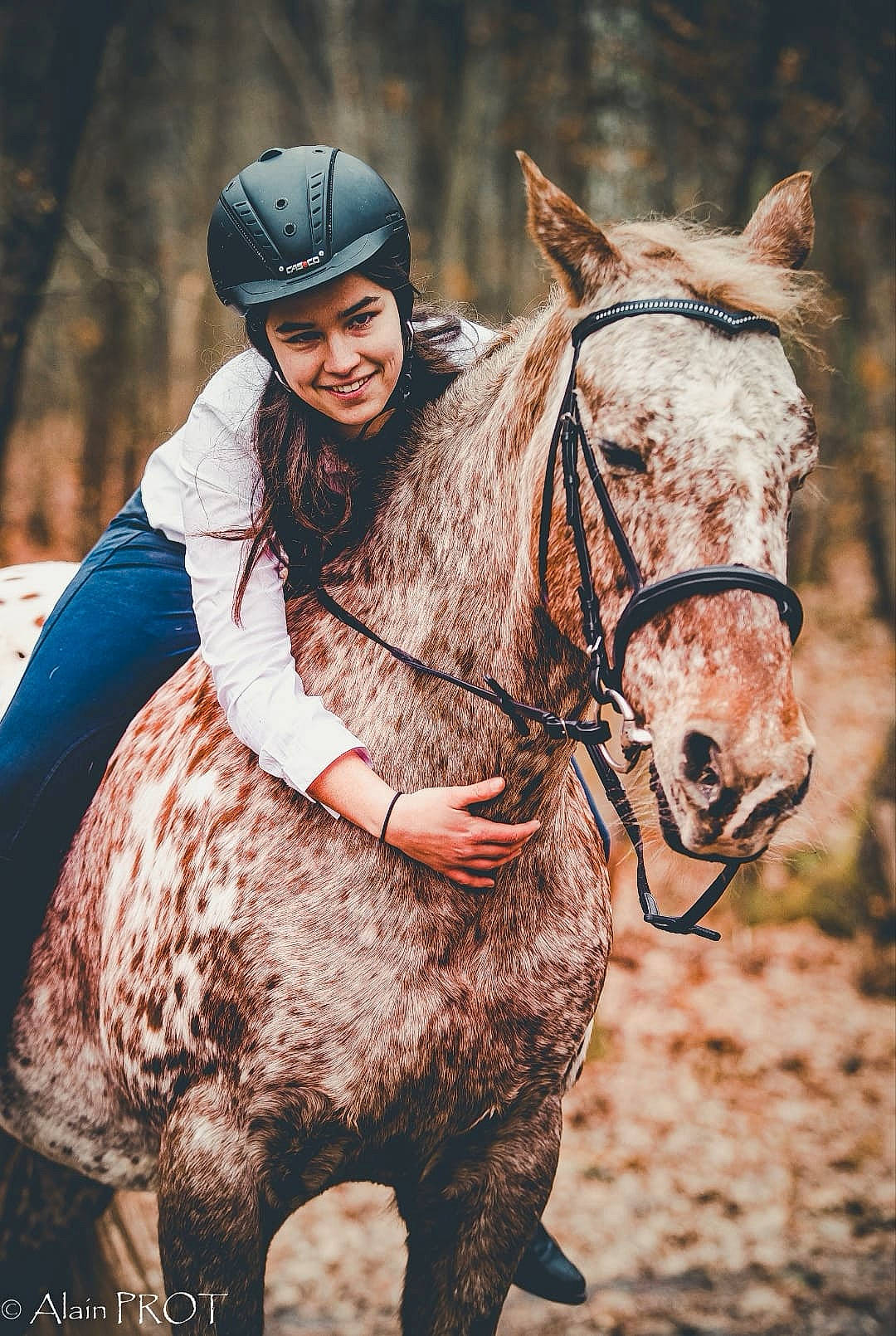 Emmy a rejoint le concours — aidez-le/la à gagner de superbes lots ! animal_sports, bridle, equestrianism, fun, halter, horse, horse_supplies, horse_tack, horse_trainer, mammal, mare, organism, pack_animal, photography, recreation, rein, smile, stallion, stock_photography, vertebrate